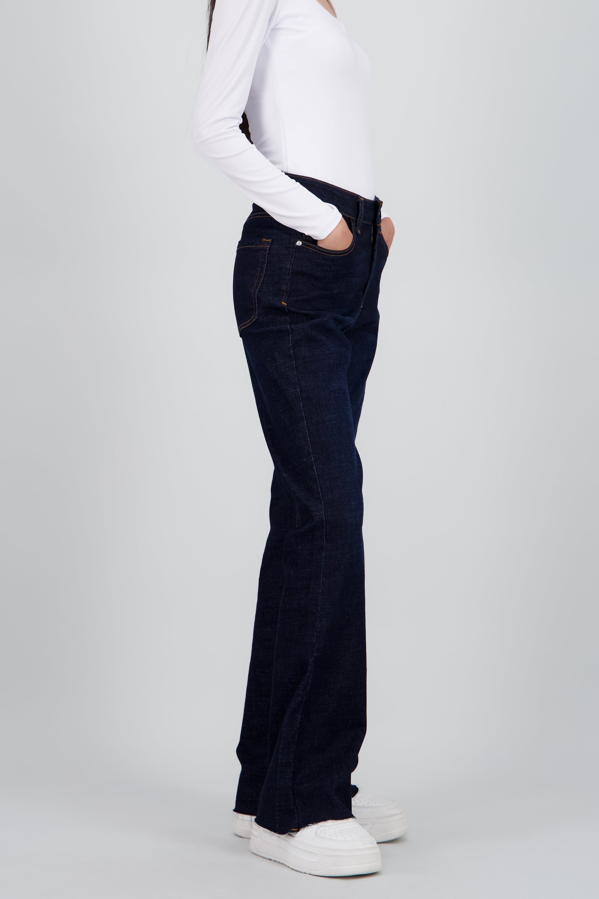 Jeans básicos flare al corte INDIGO