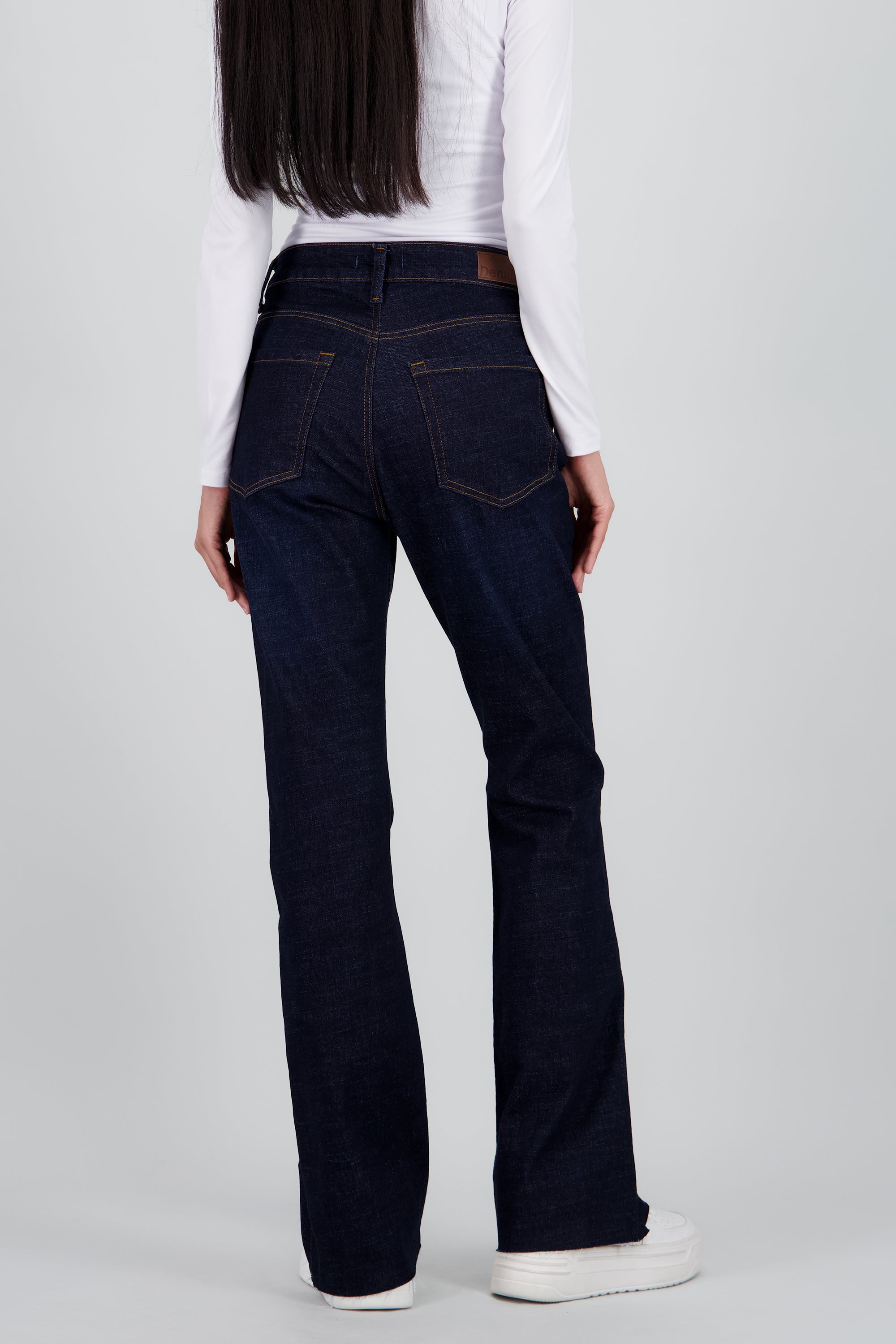 Jeans básicos flare al corte INDIGO