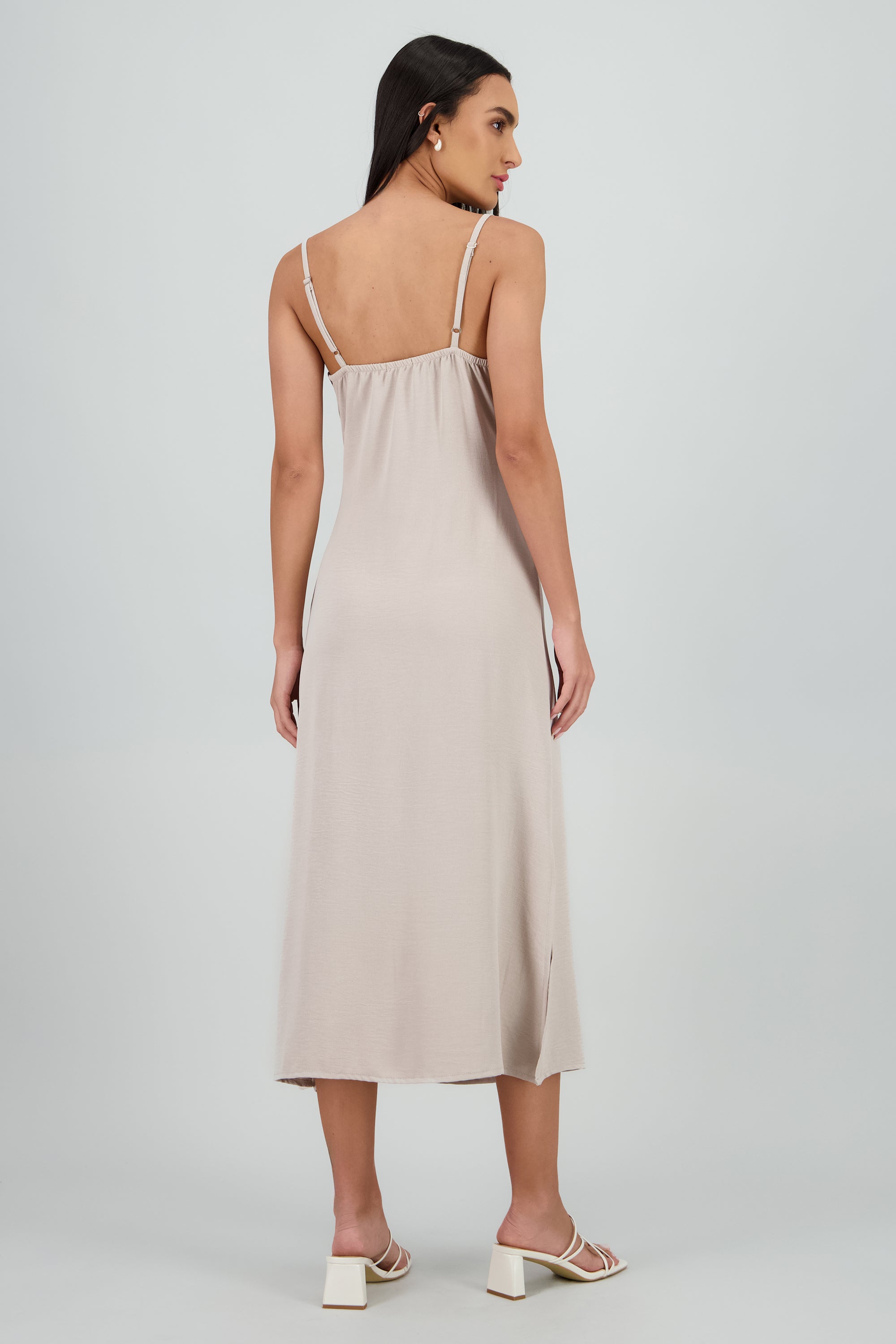 Vestido maxi fluido con tirantes GRIS CLARO