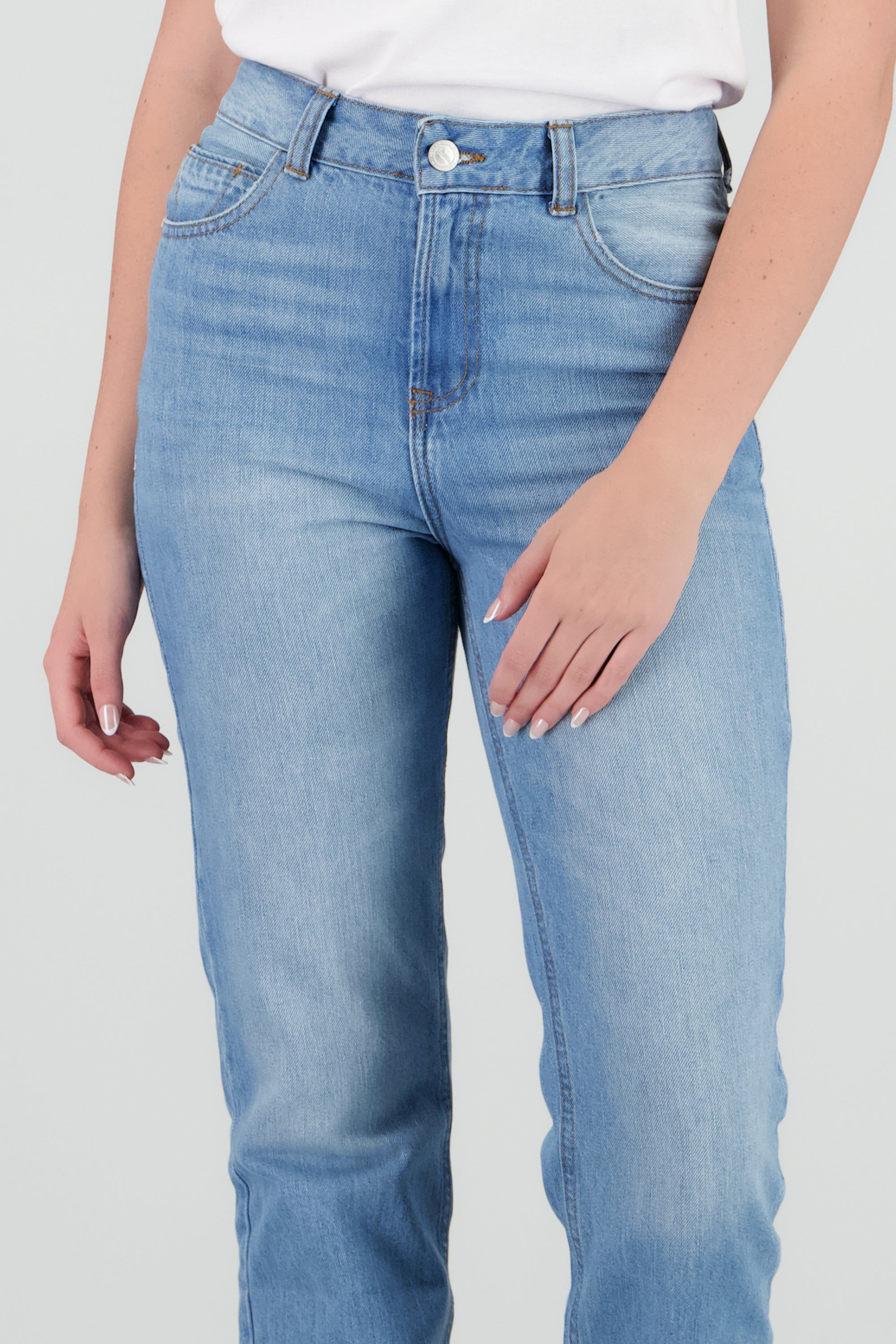 Jeans básicos straight LIGHT WASH