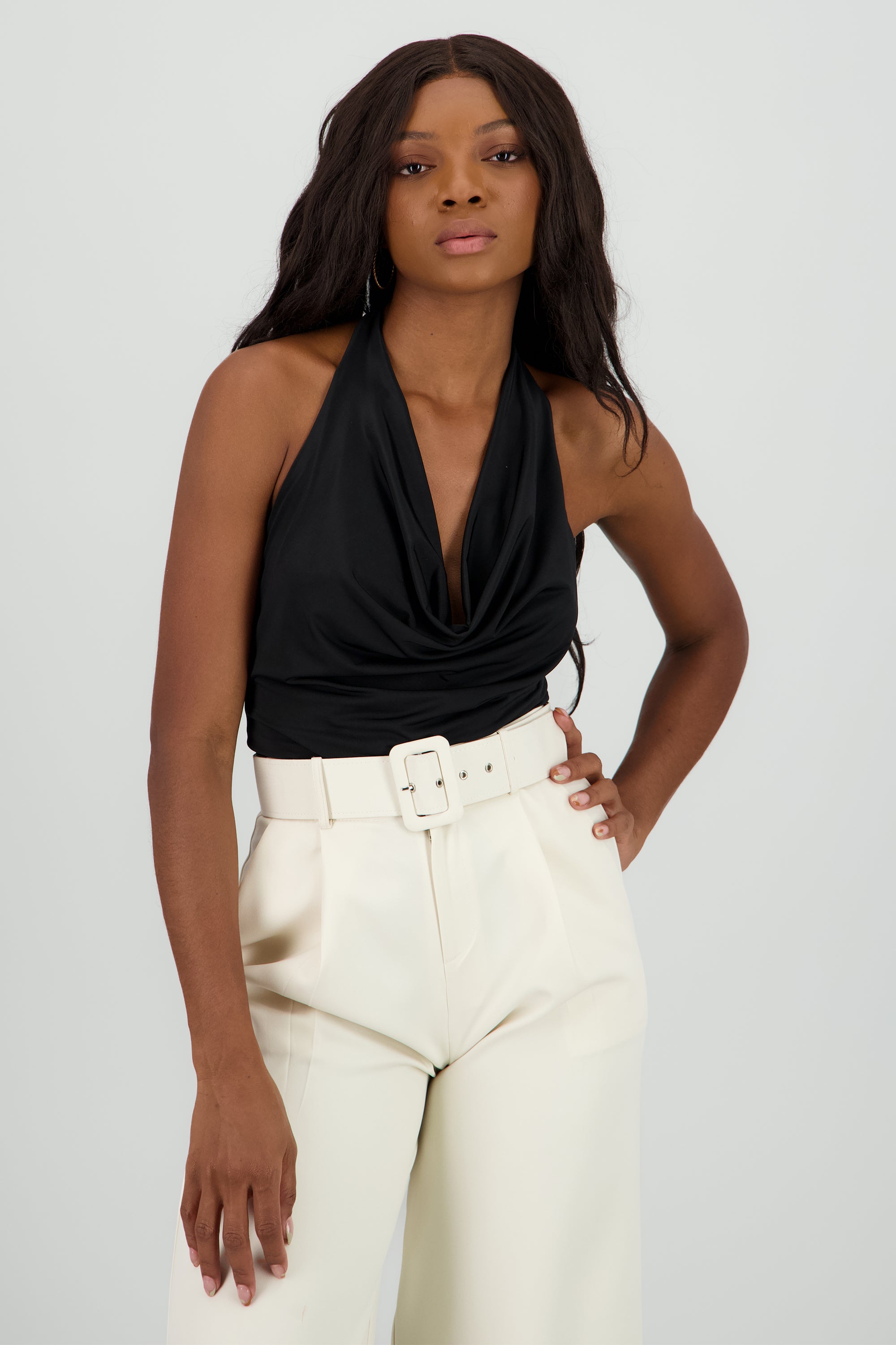 Body escote cascada cuello halter NEGRO