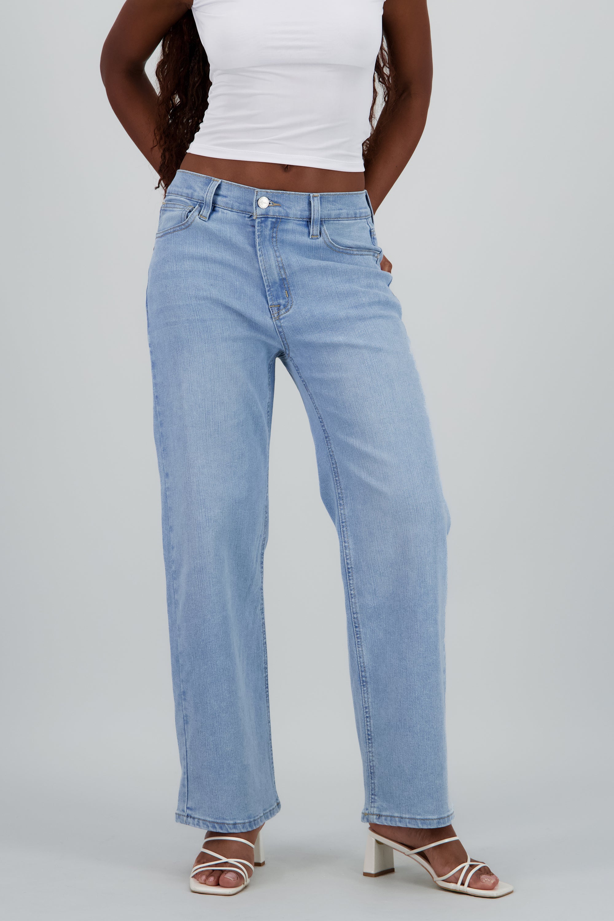 Jeans básicos wide leg LIGHT WASH