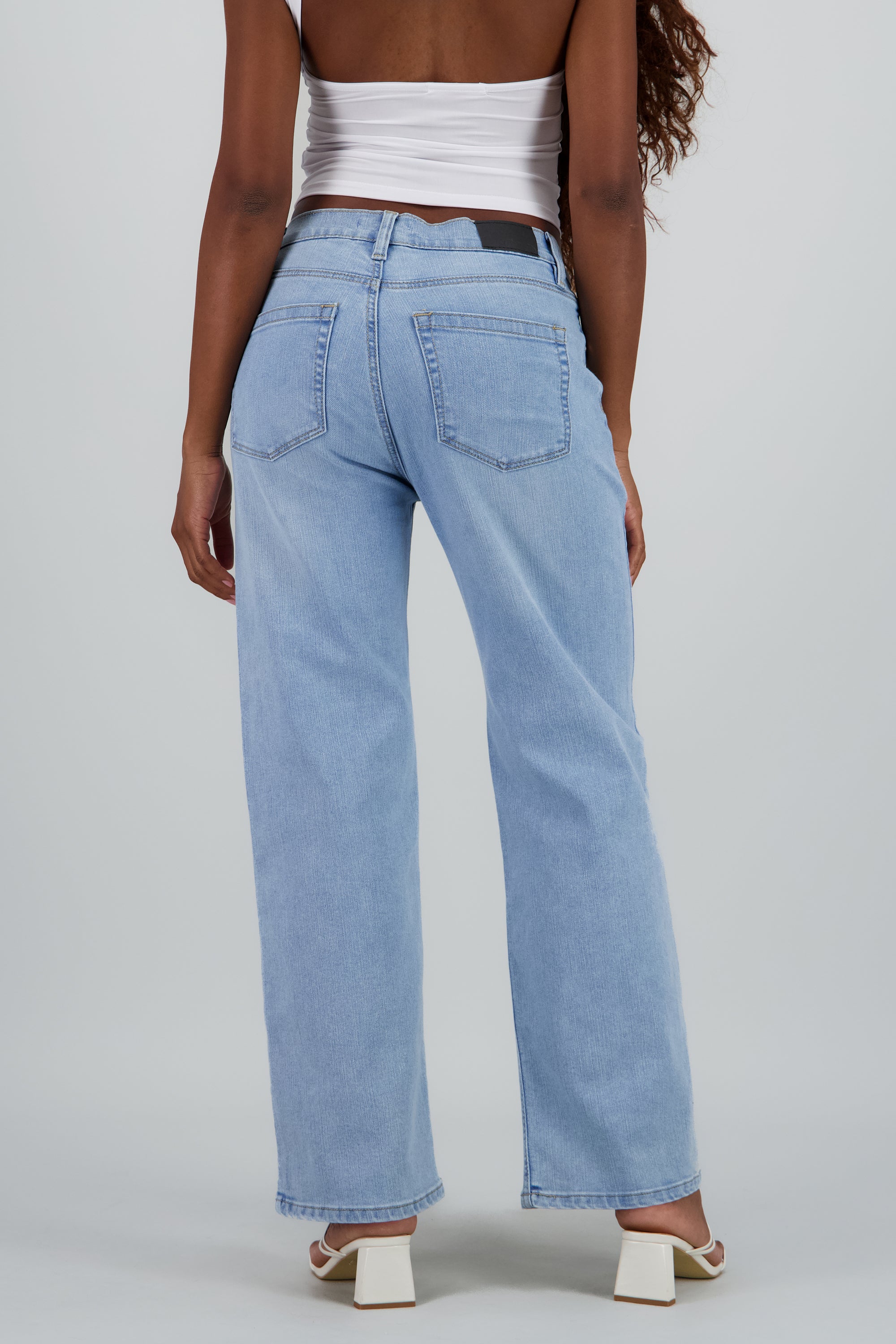 Jeans básicos wide leg LIGHT WASH