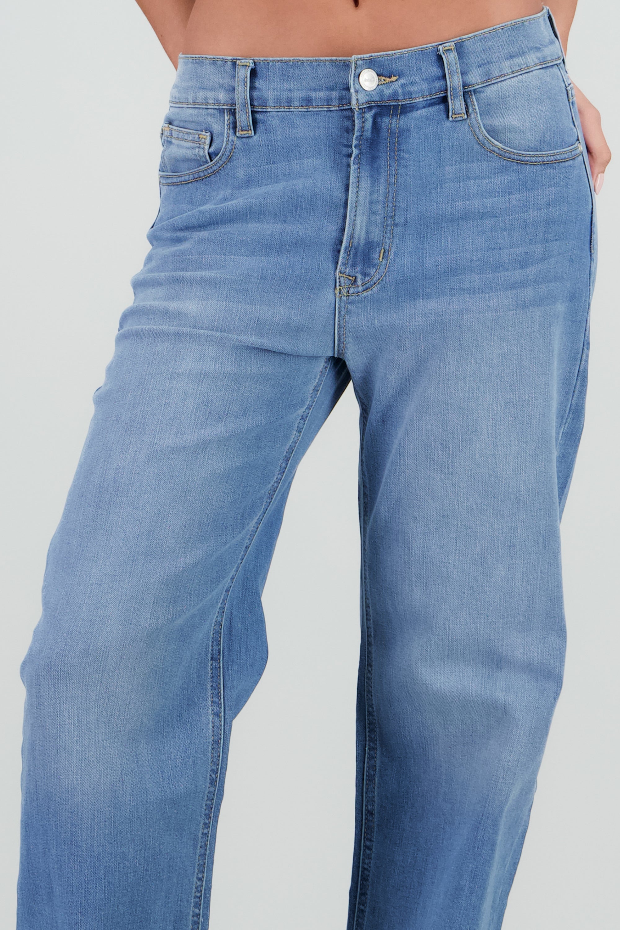 Jeans básicos wide leg MEDIUM WASH