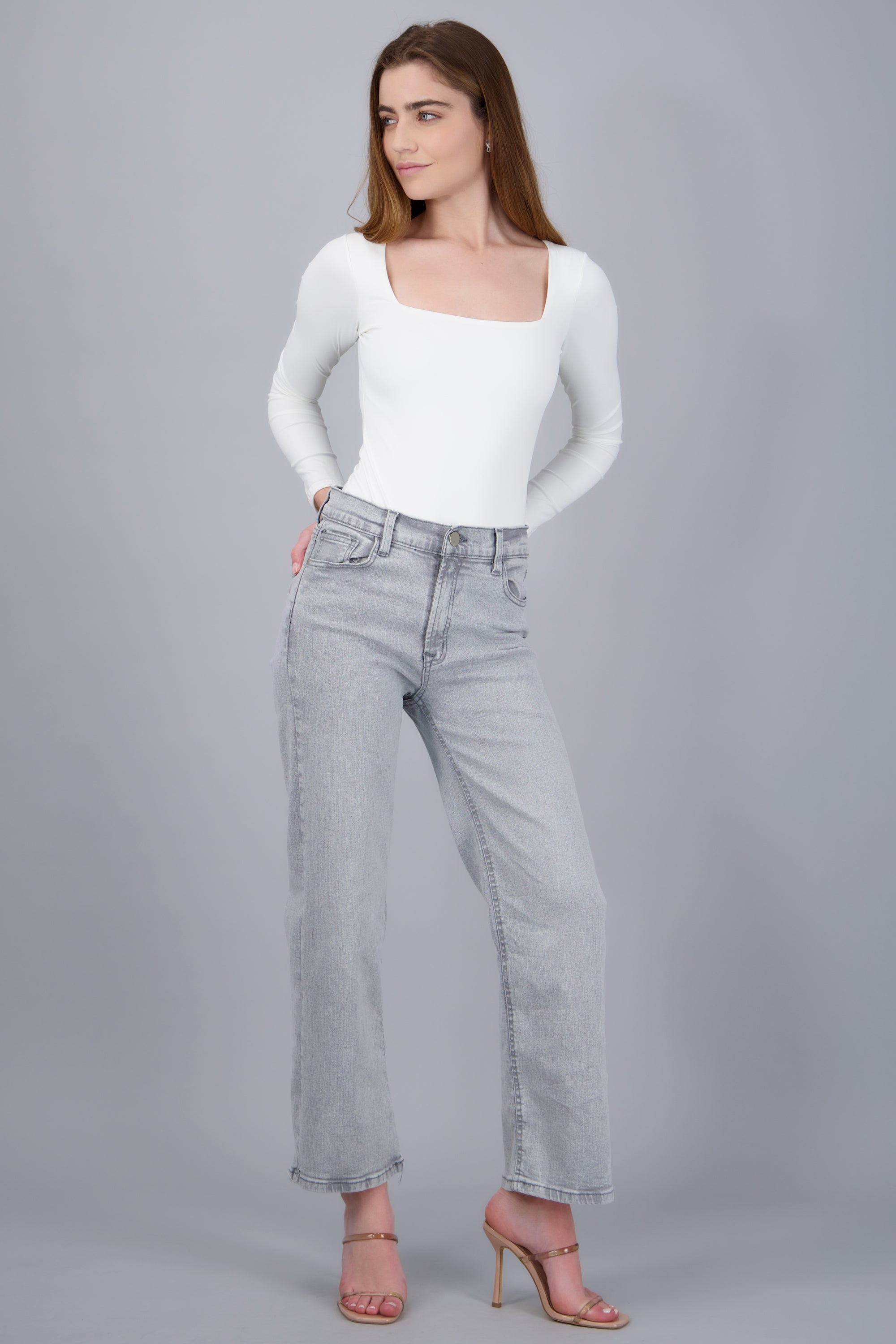 Jeans básicos wide leg GRIS CLARO