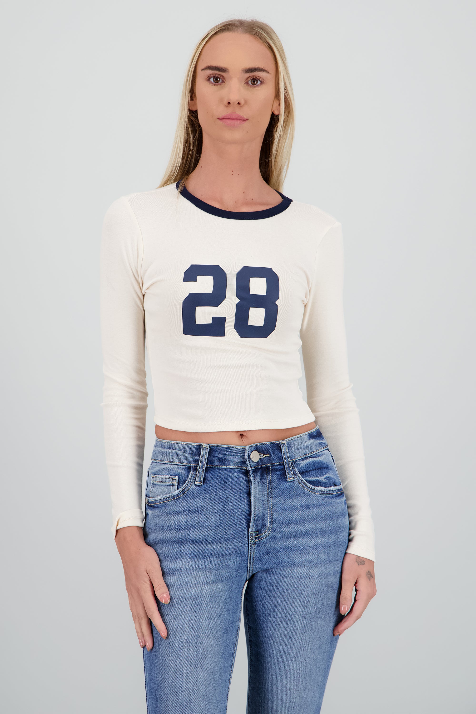 Playera estampado numero CREMA