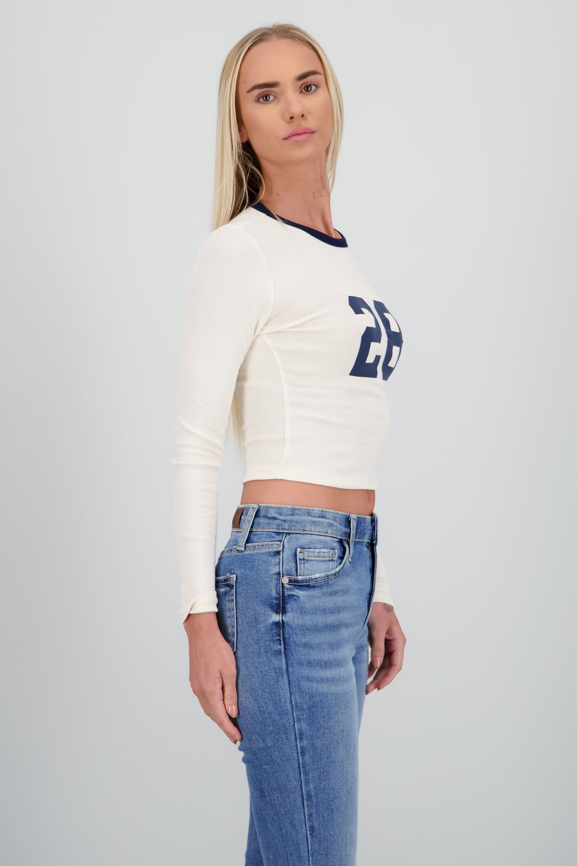 Playera estampado numero CREMA