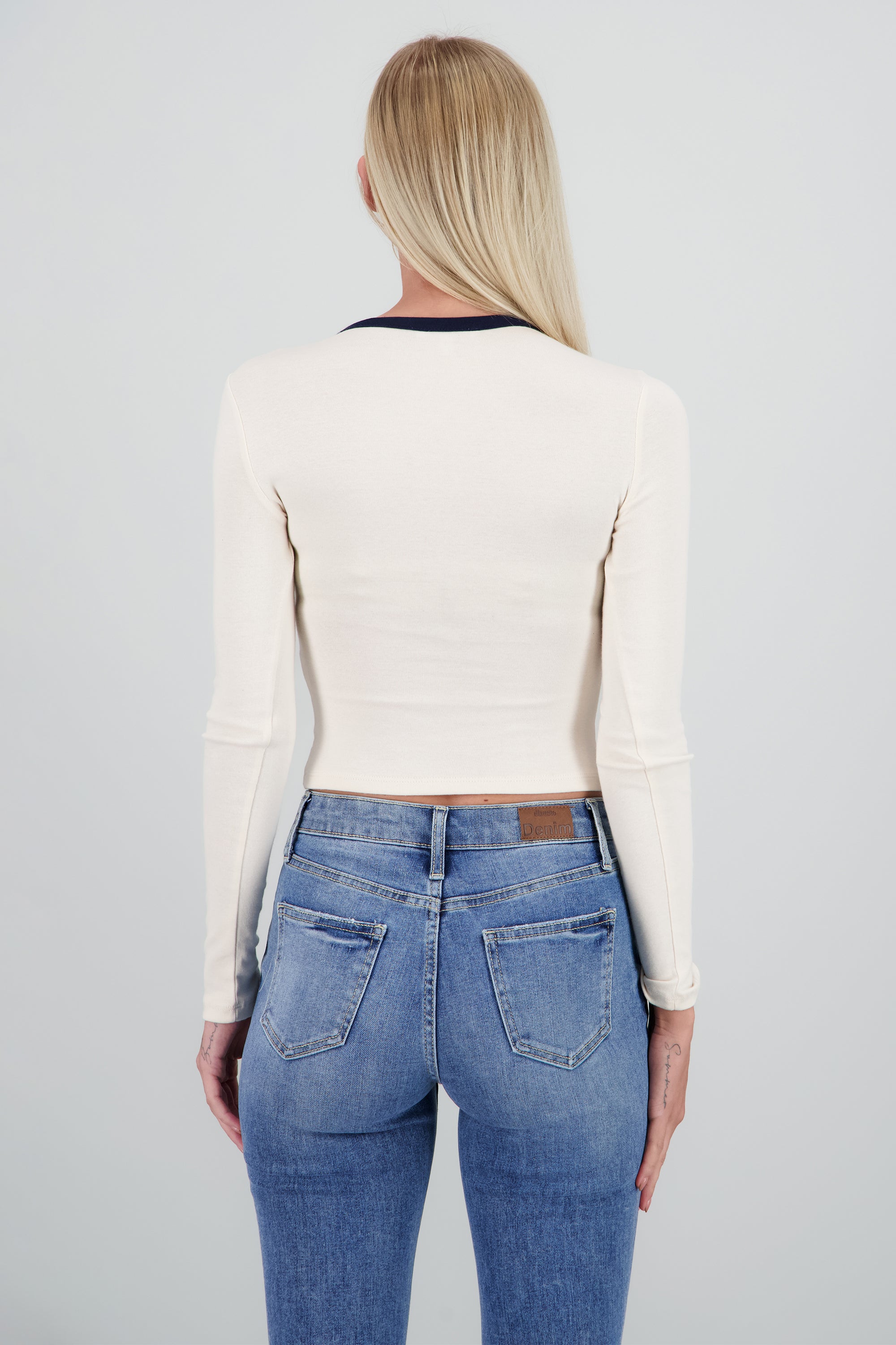 Playera estampado numero CREMA