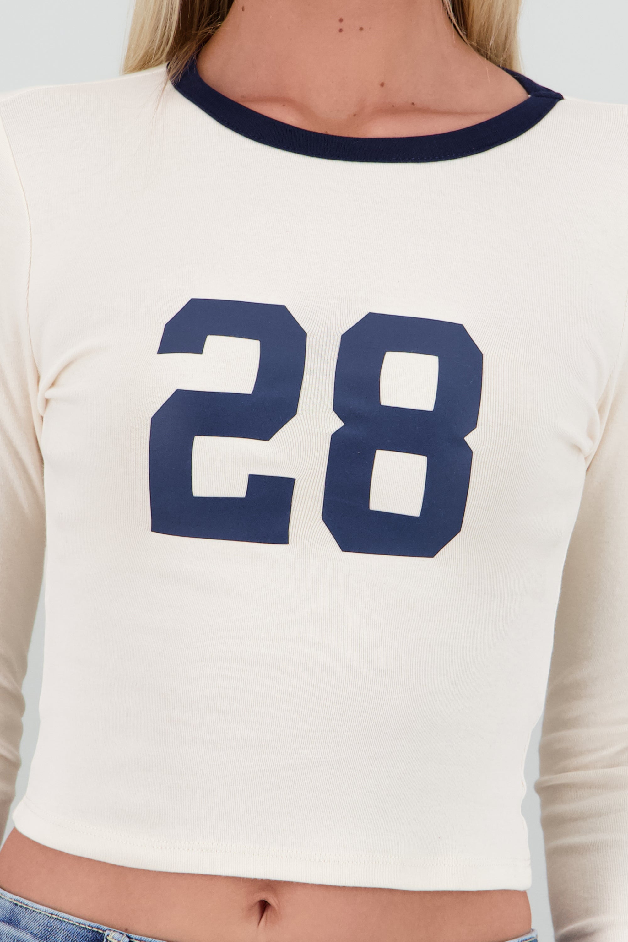 Playera estampado numero CREMA