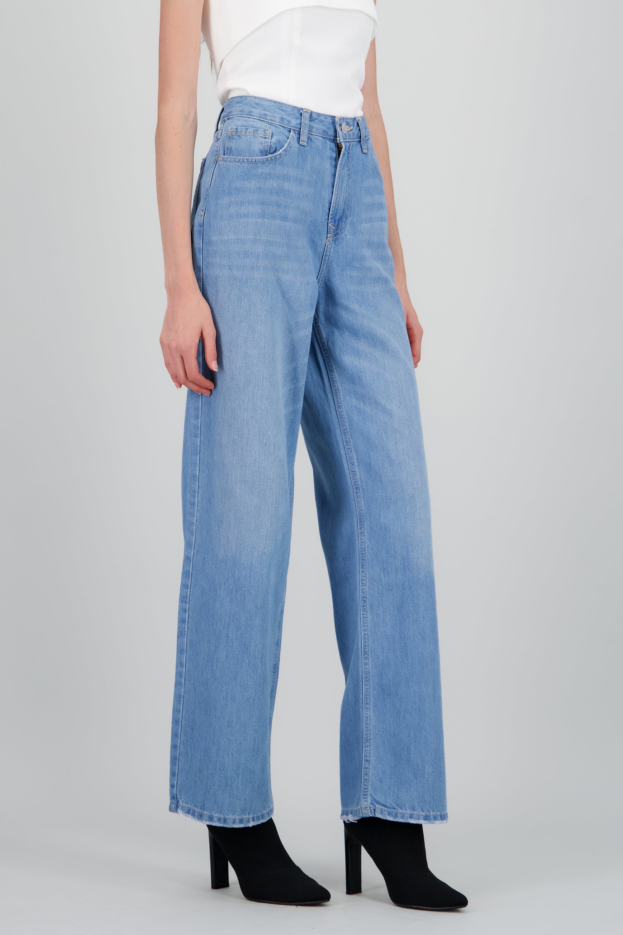 Jeans básicos straight wide LIGHT WASH