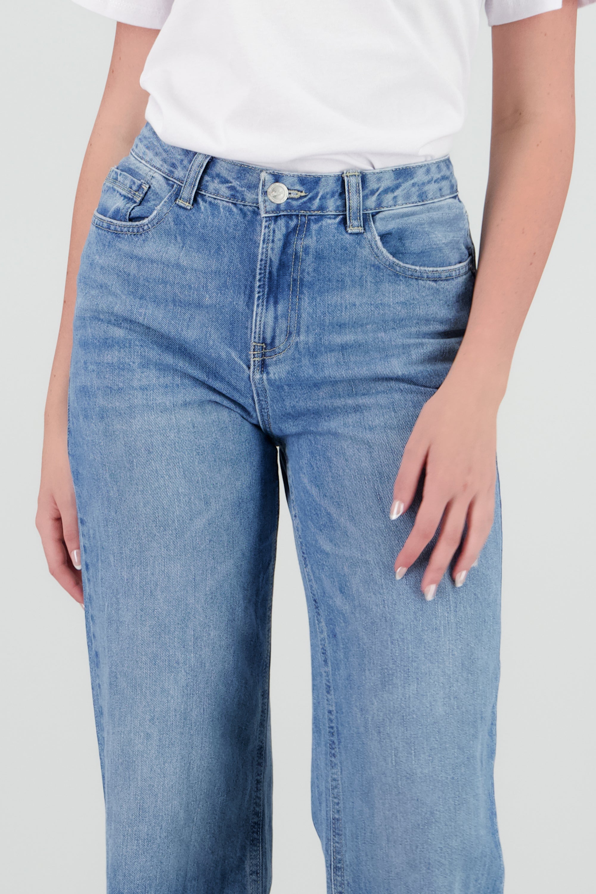 Jeans básicos straight wide MEDIUM WASH