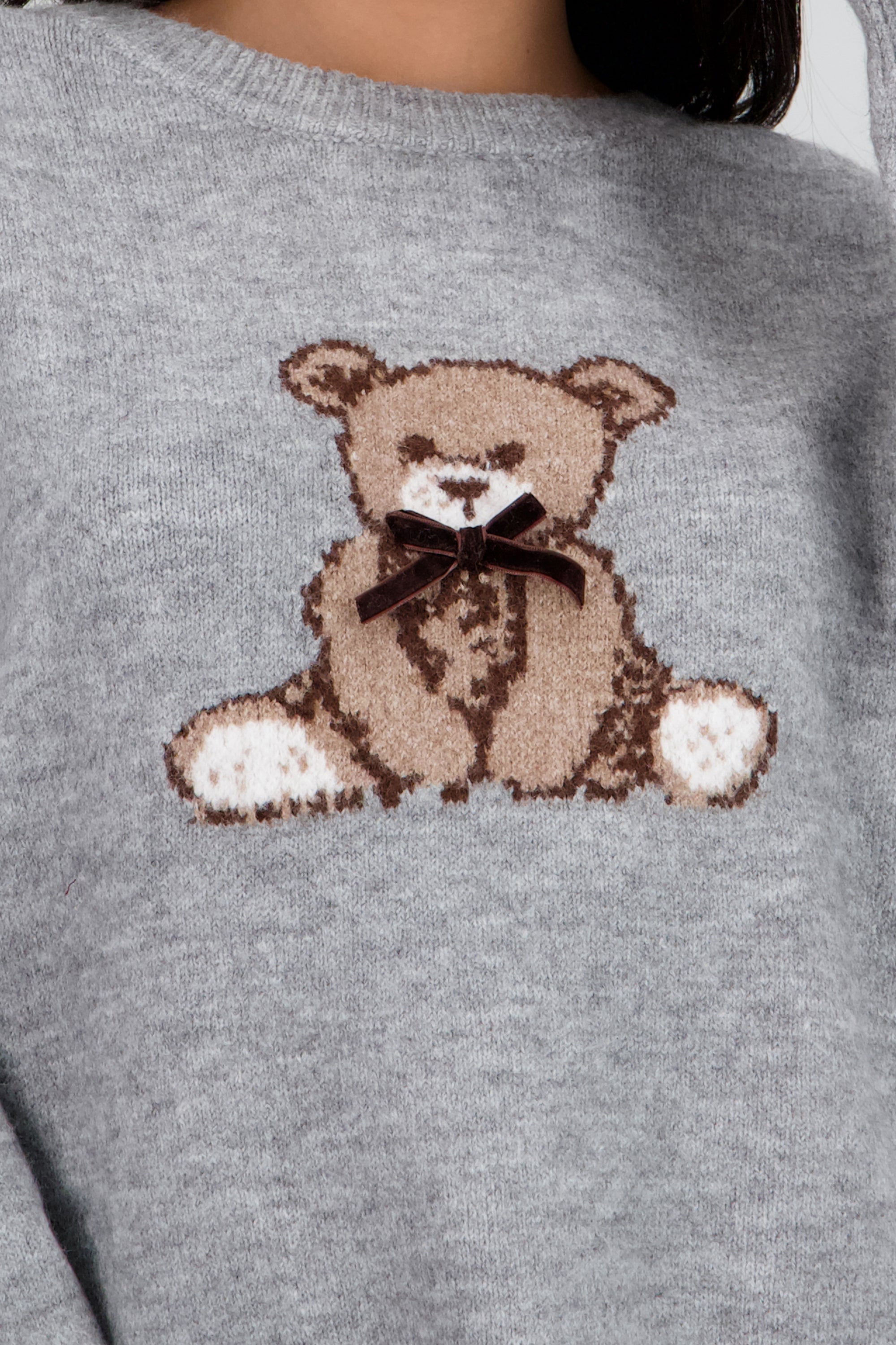 Sueter oso detalle moño GRIS