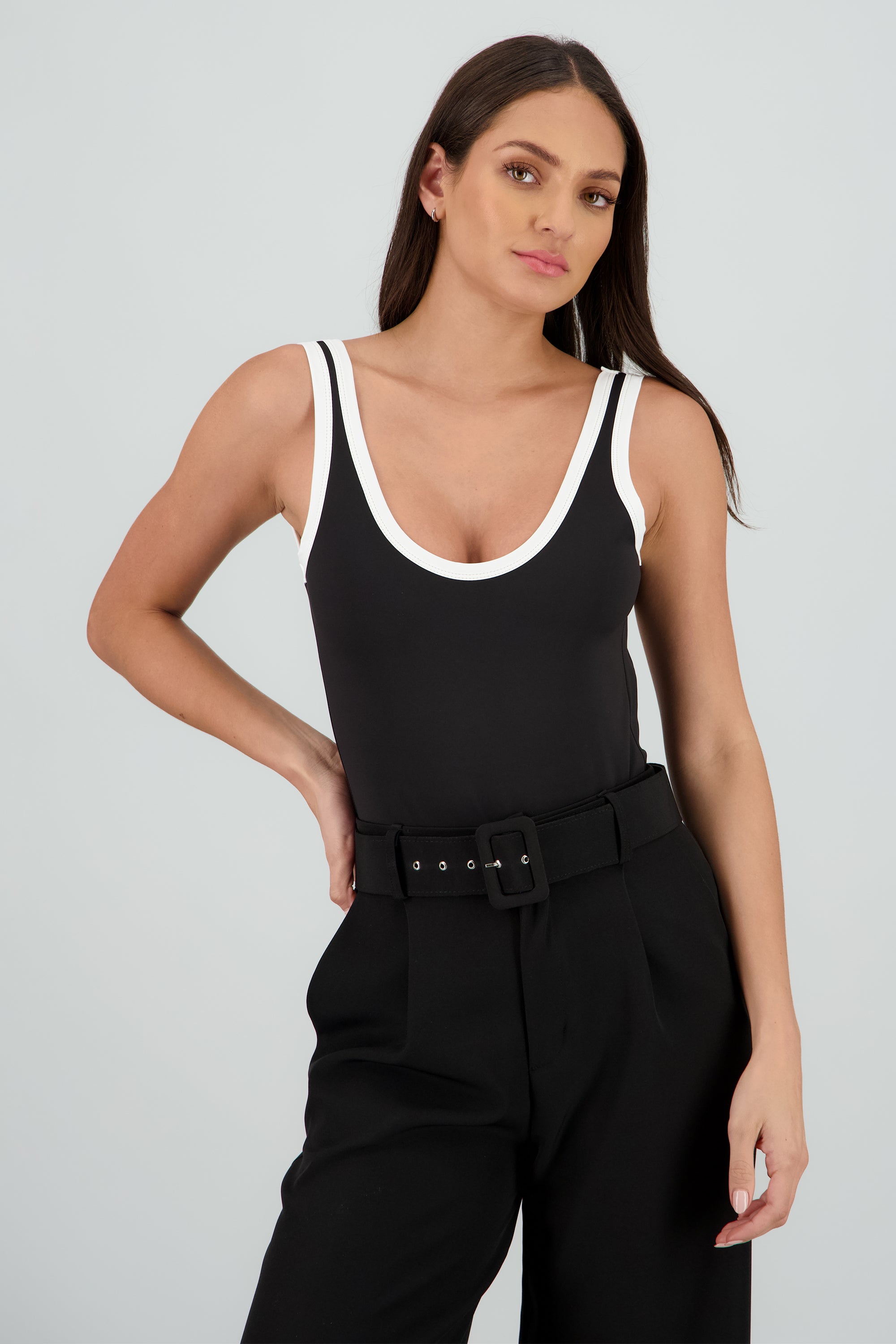 Bodysuit sin mangas contraste NEGRO COMBO