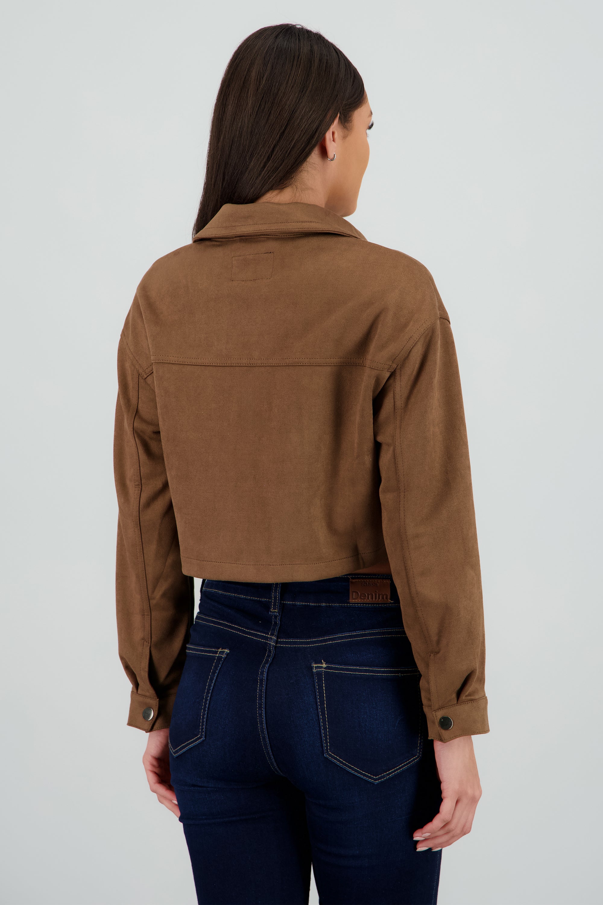 Chamarra crop con bolsas en frente CAFE