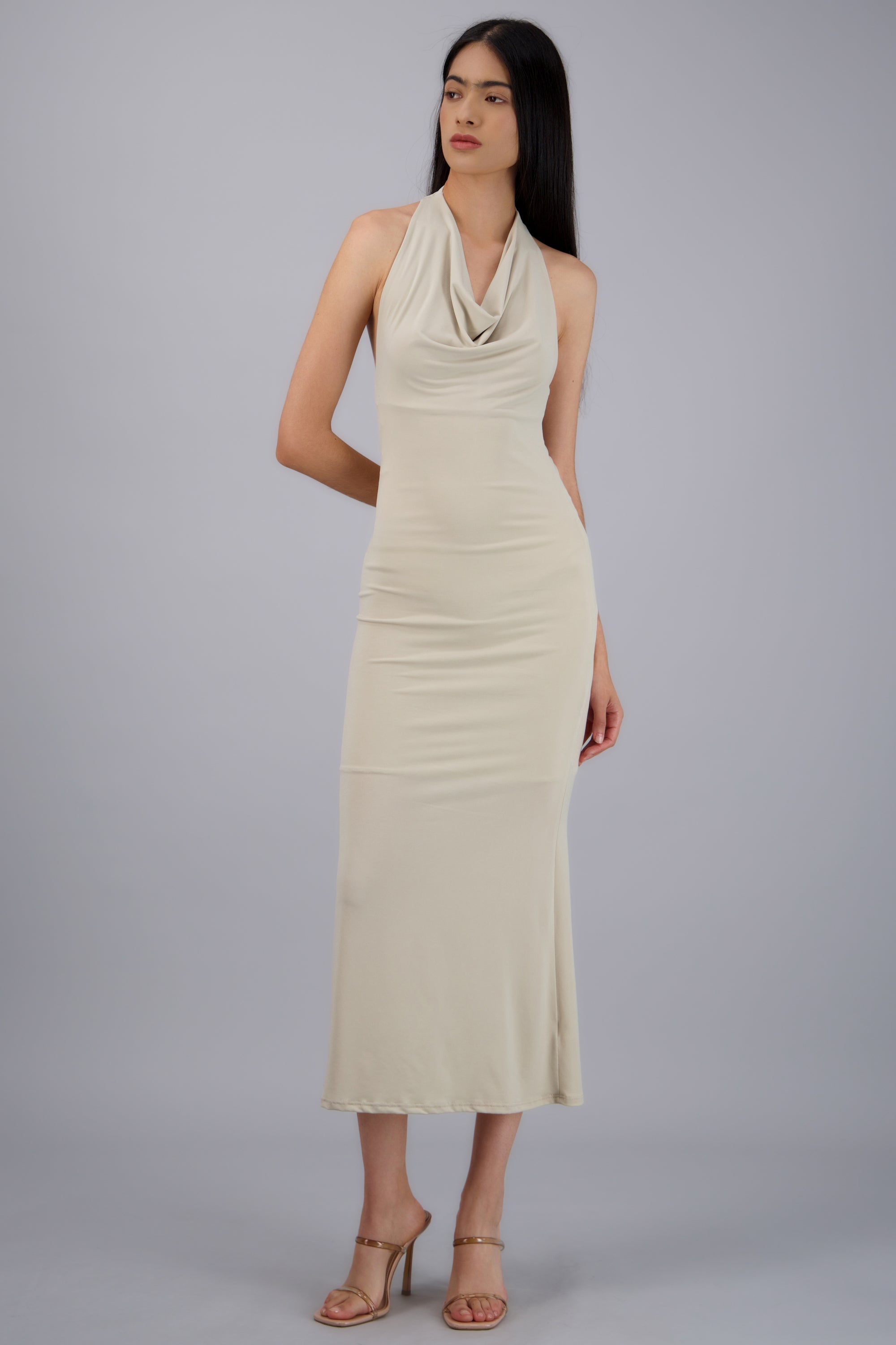 Vestido maxi halter escote columpio ARENA