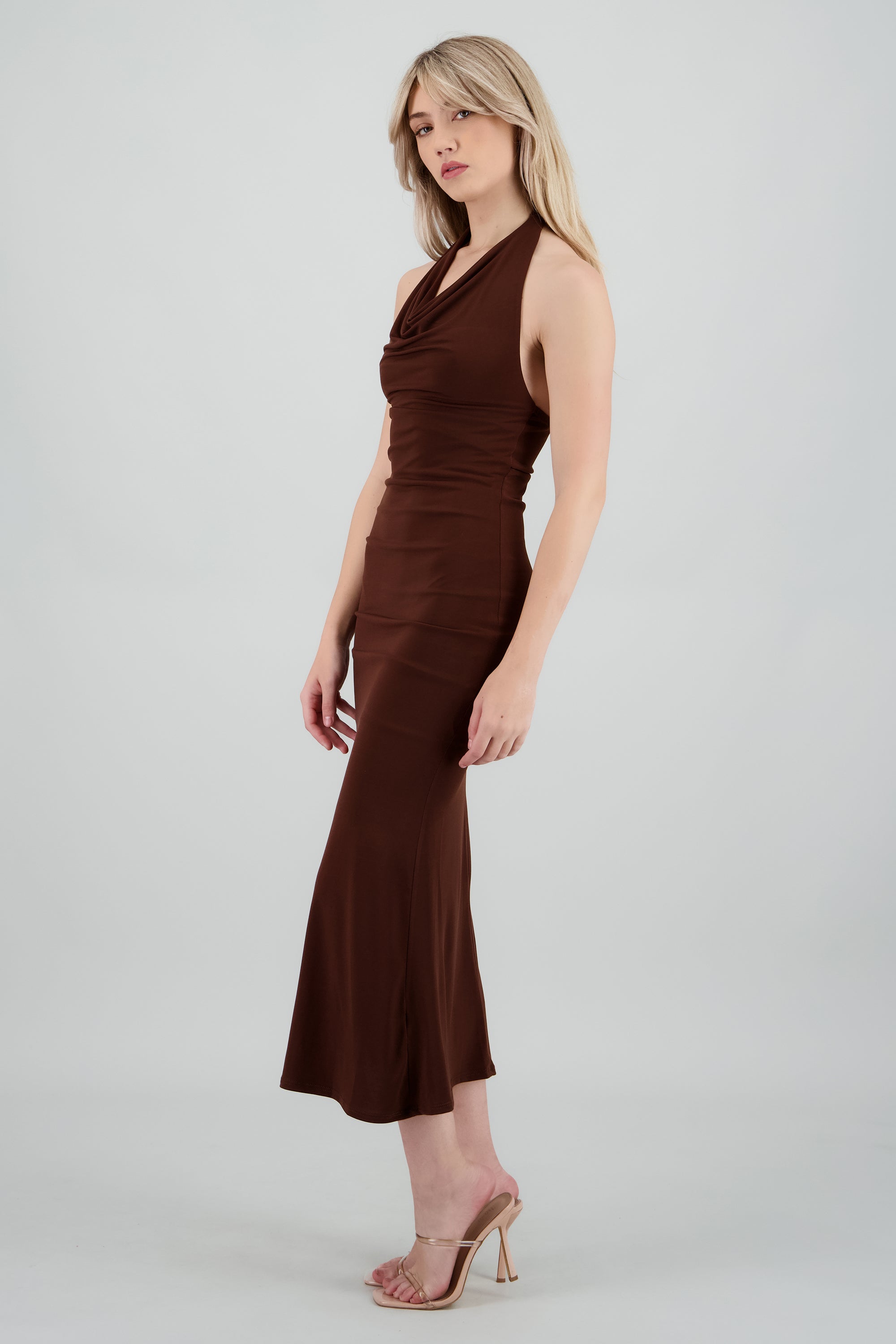 Vestido maxi halter escote columpio CHOCOLATE