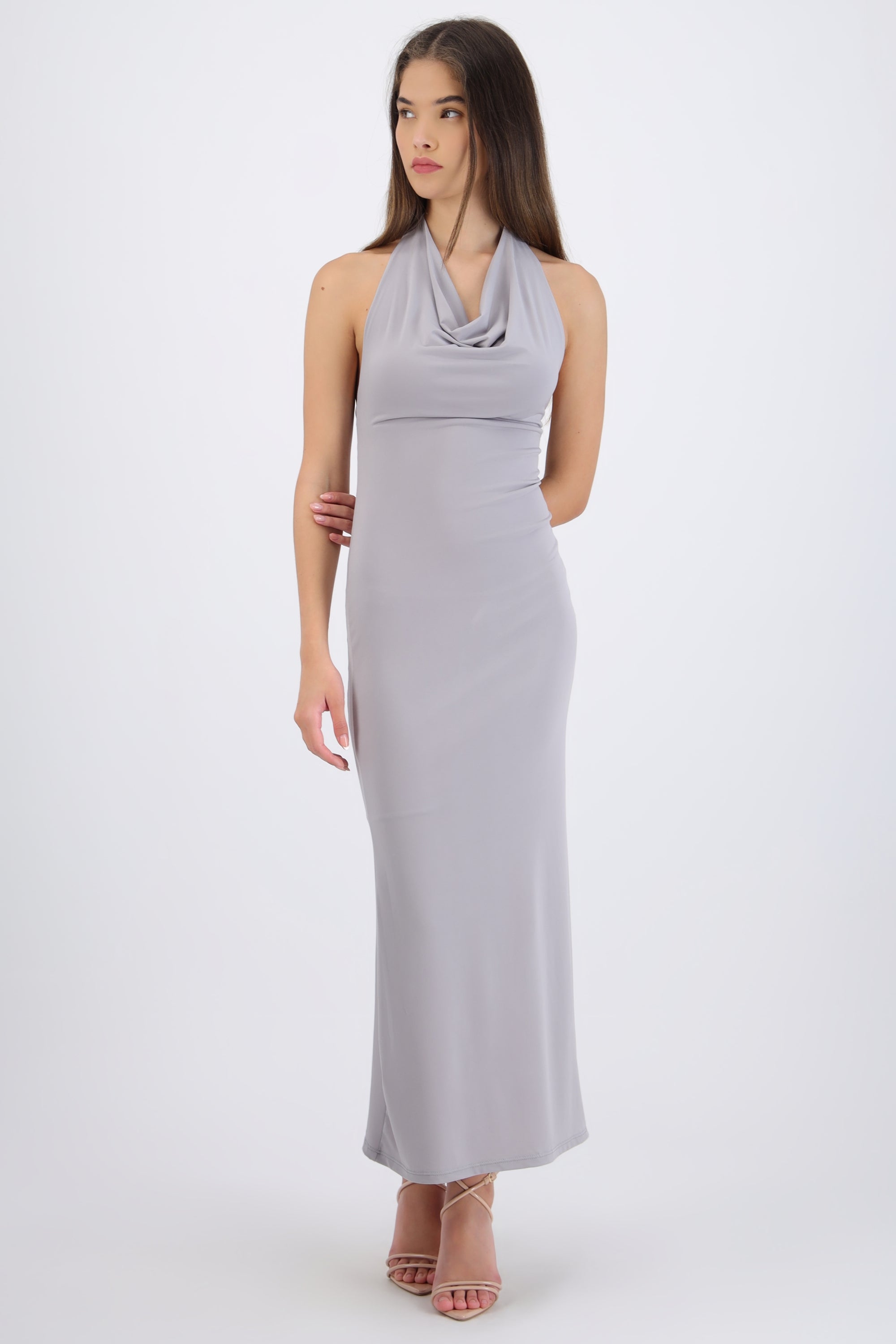 Vestido maxi halter escote columpio