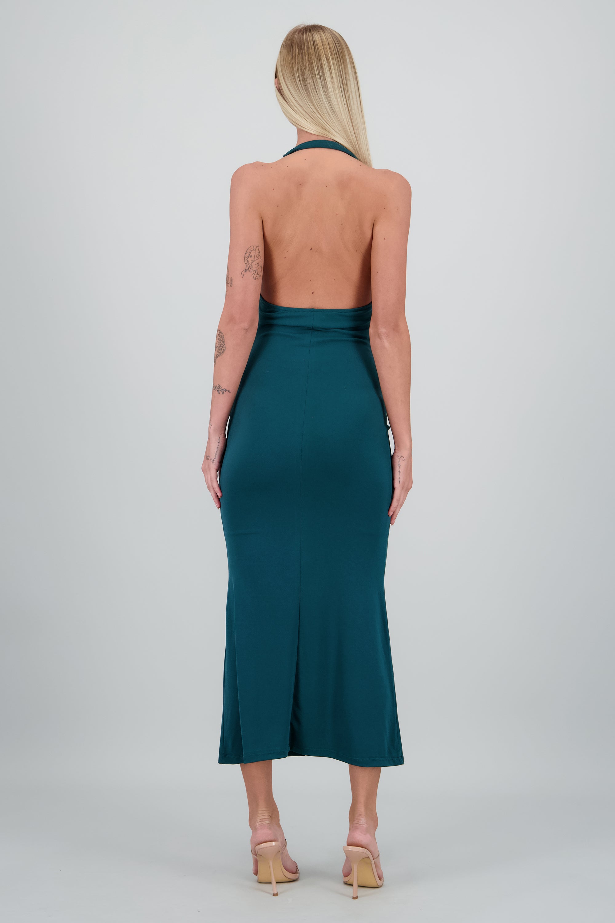 Vestido maxi halter escote columpio VERDE CAZADOR