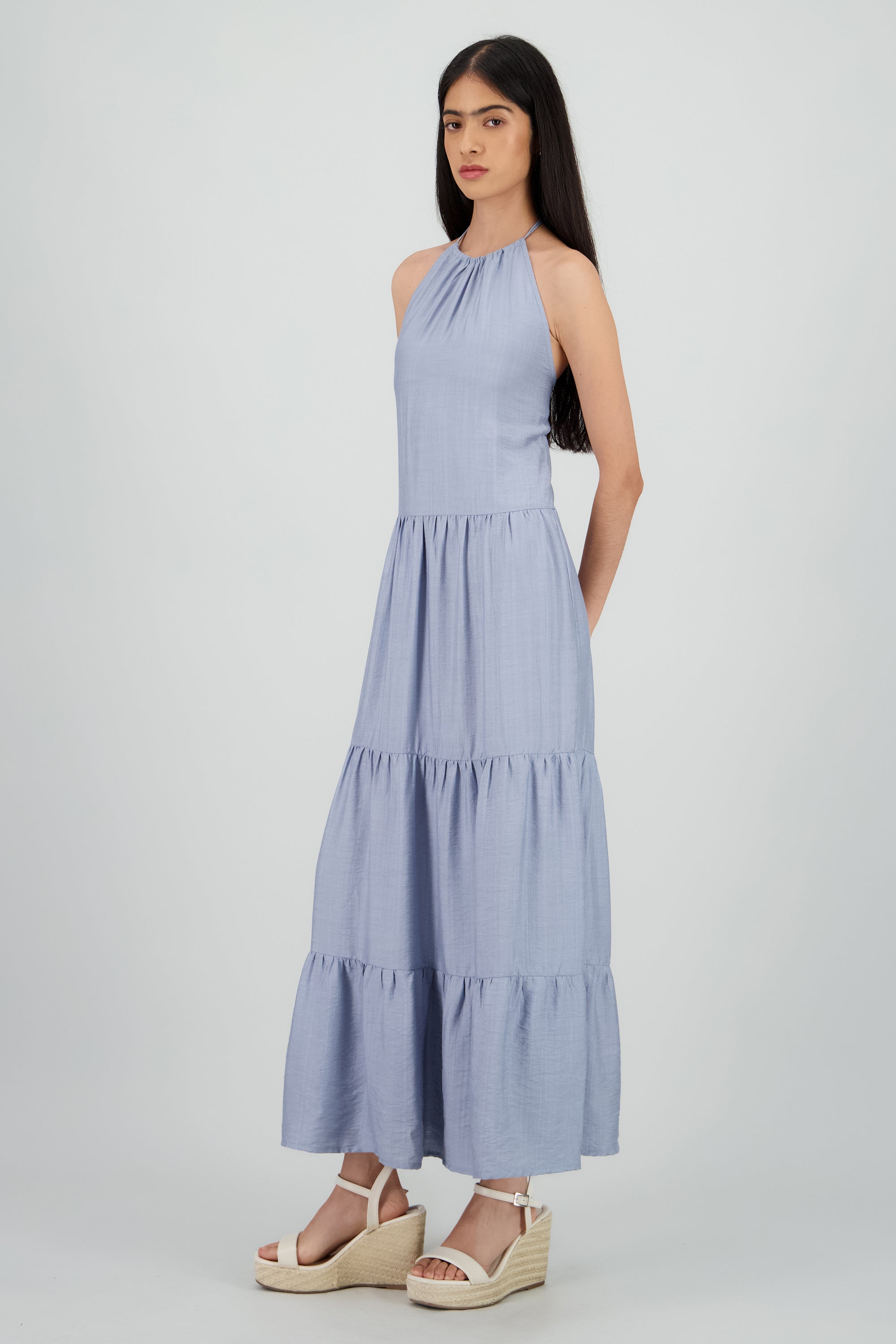 Vestido maxi halter con olanes AZUL PASTEL