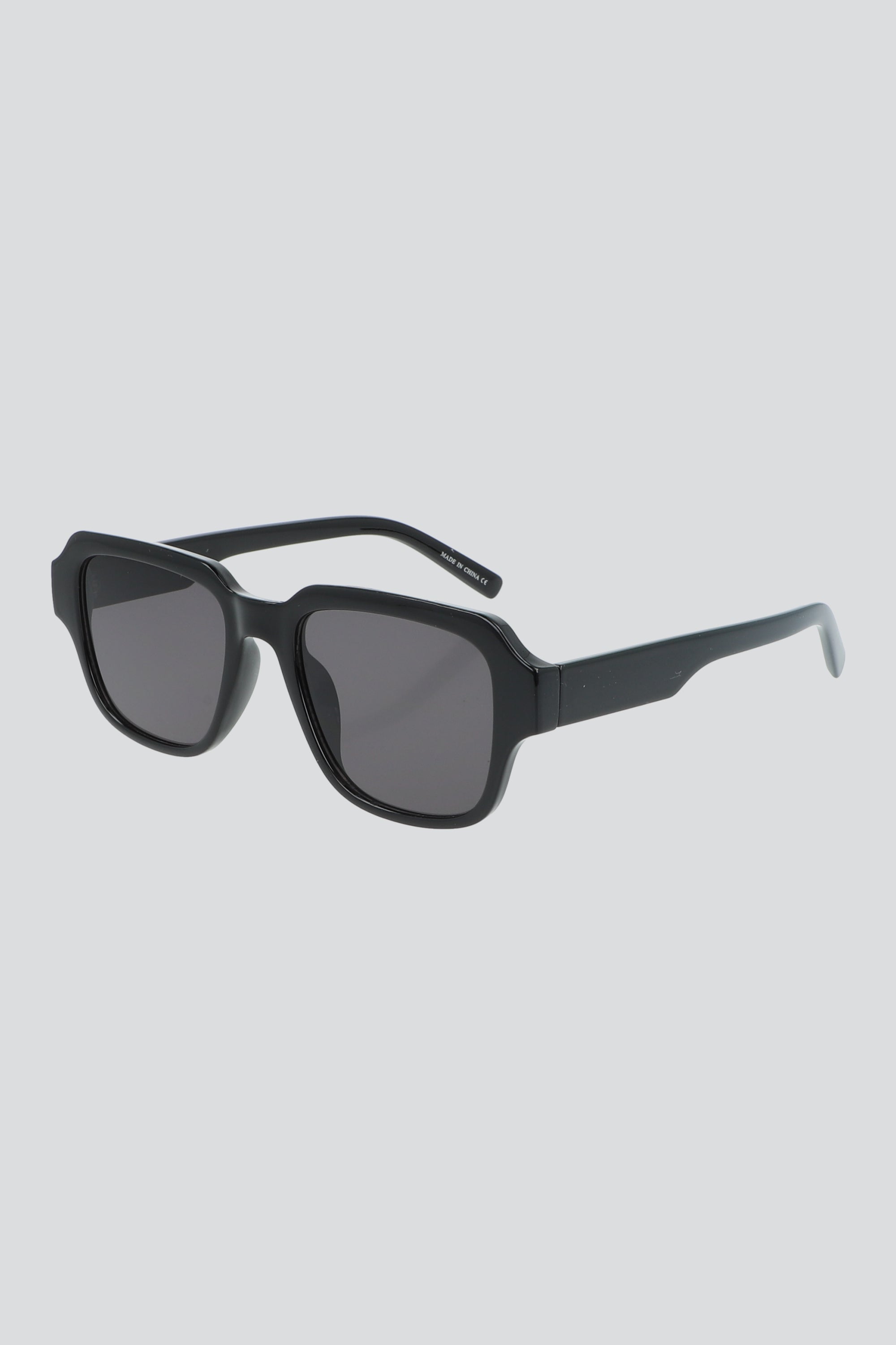 Lentes cuadrados pata asimetrica NEGRO