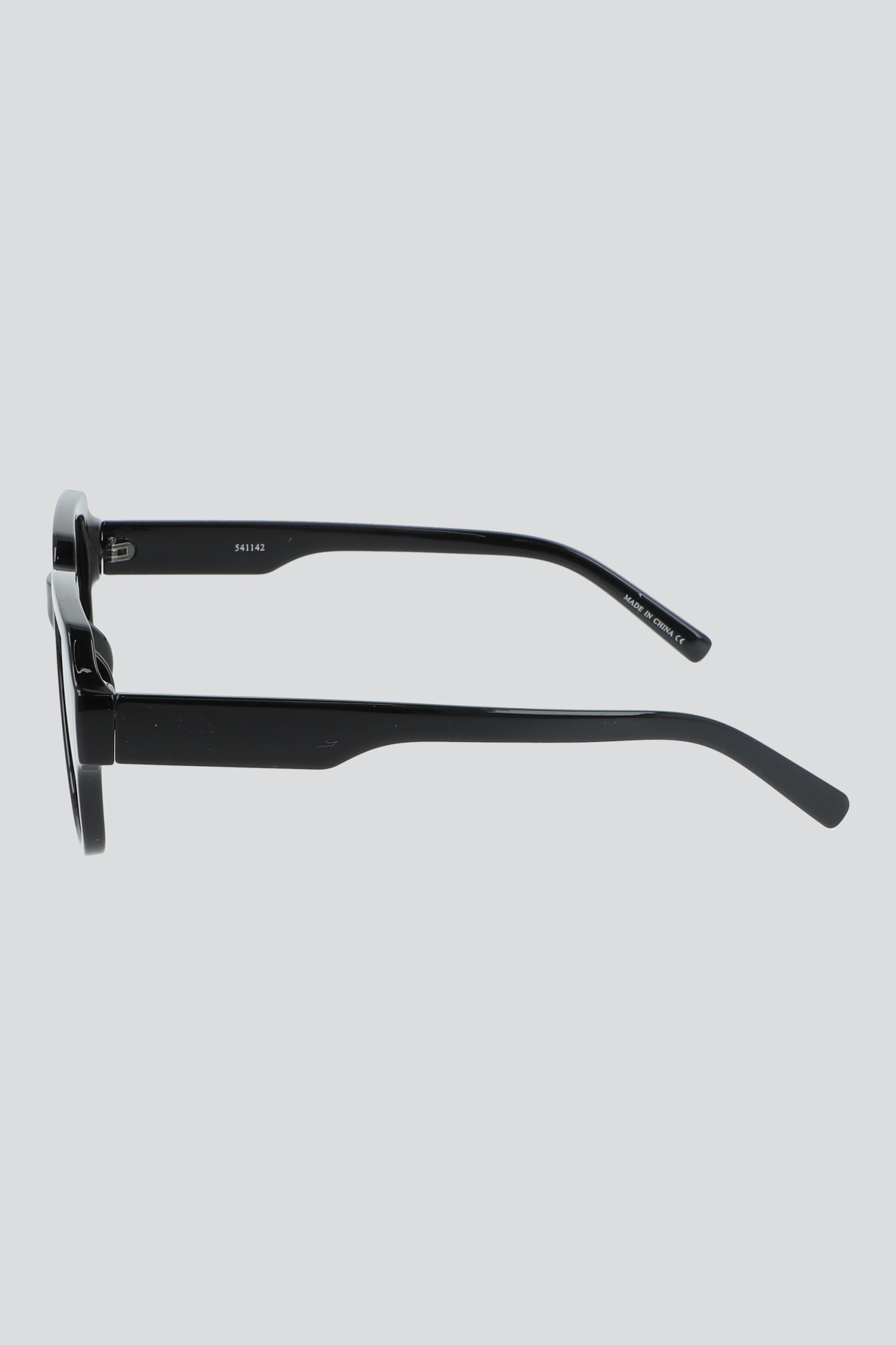 Lentes cuadrados pata asimetrica NEGRO