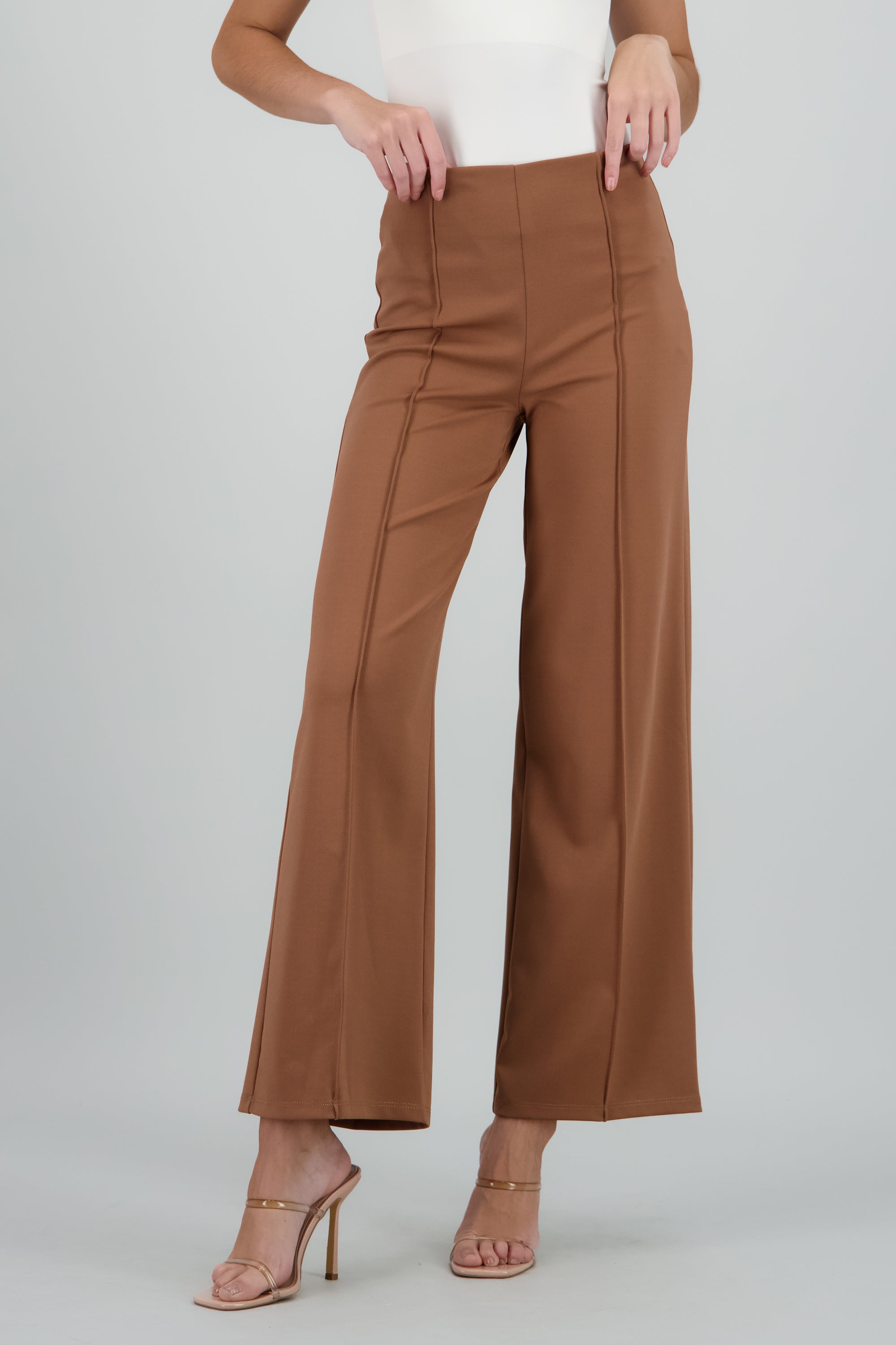 Pantalon wide leg detalle costura CAMELLO