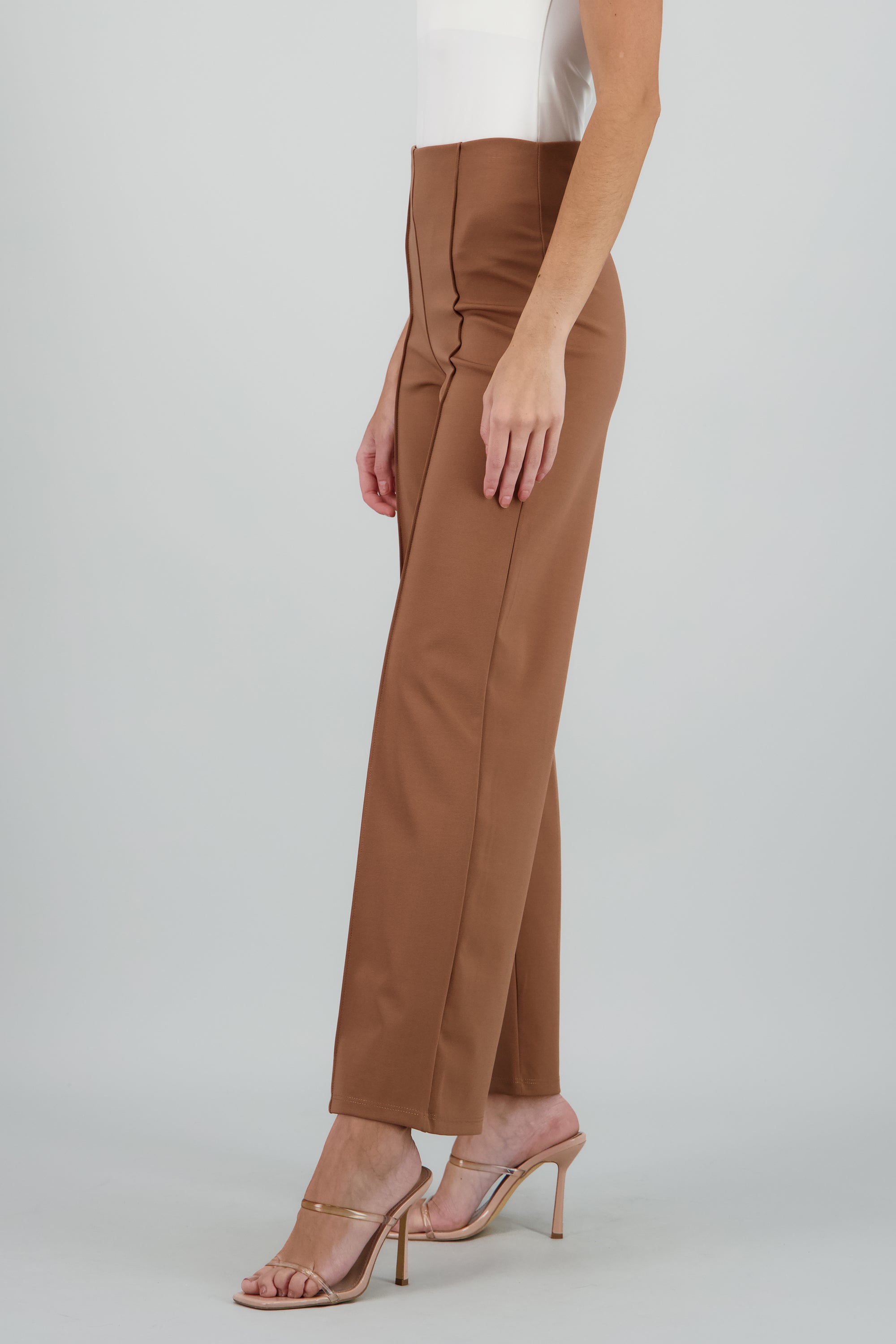 Pantalon wide leg detalle costura CAMELLO