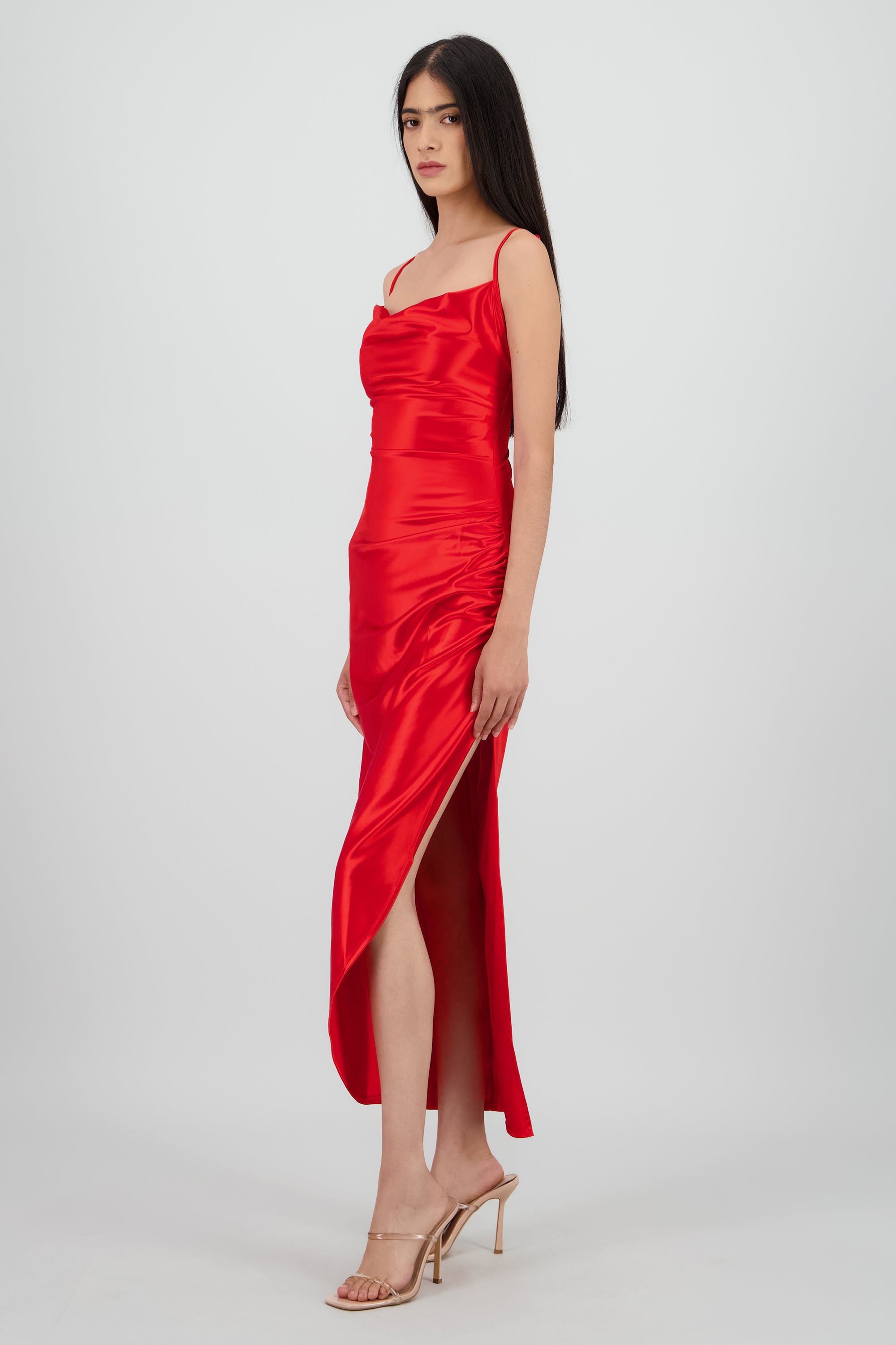 Vestido satin detalle drapeado pierna ROJO QUEMADO