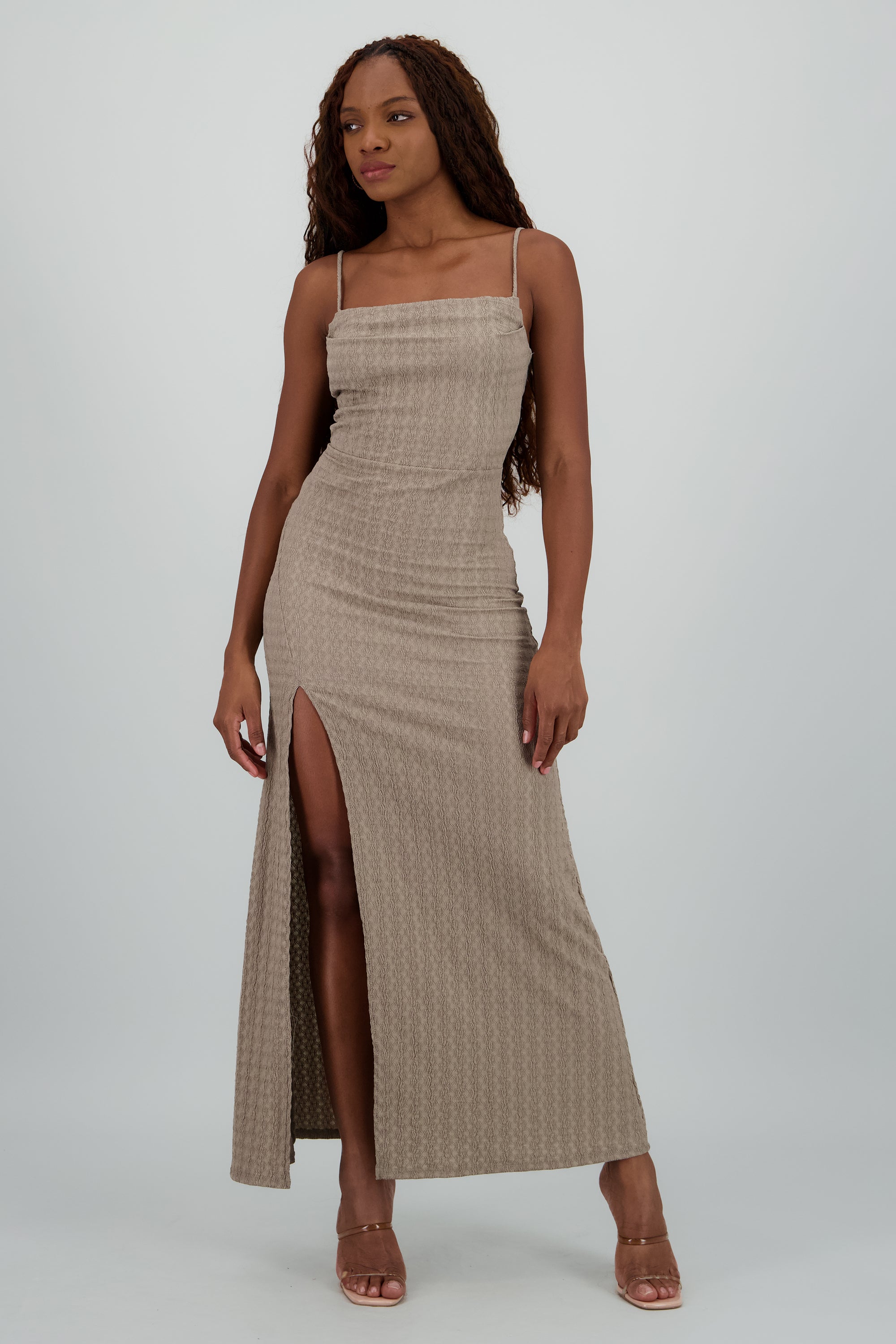 Vestido maxi de tirantes con abertura en espalda GREIGE