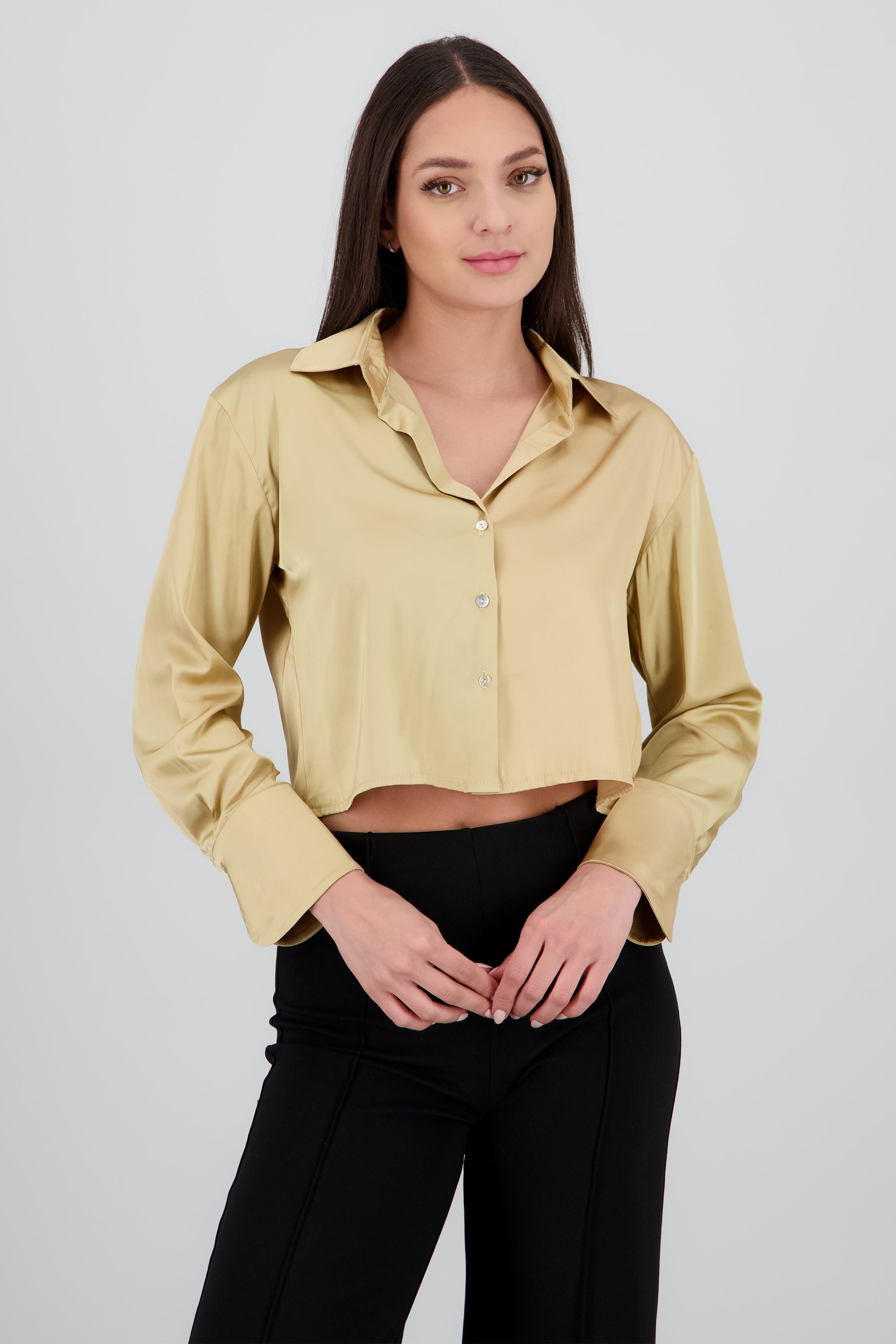Camisa crop satinada manga larga BEIGE