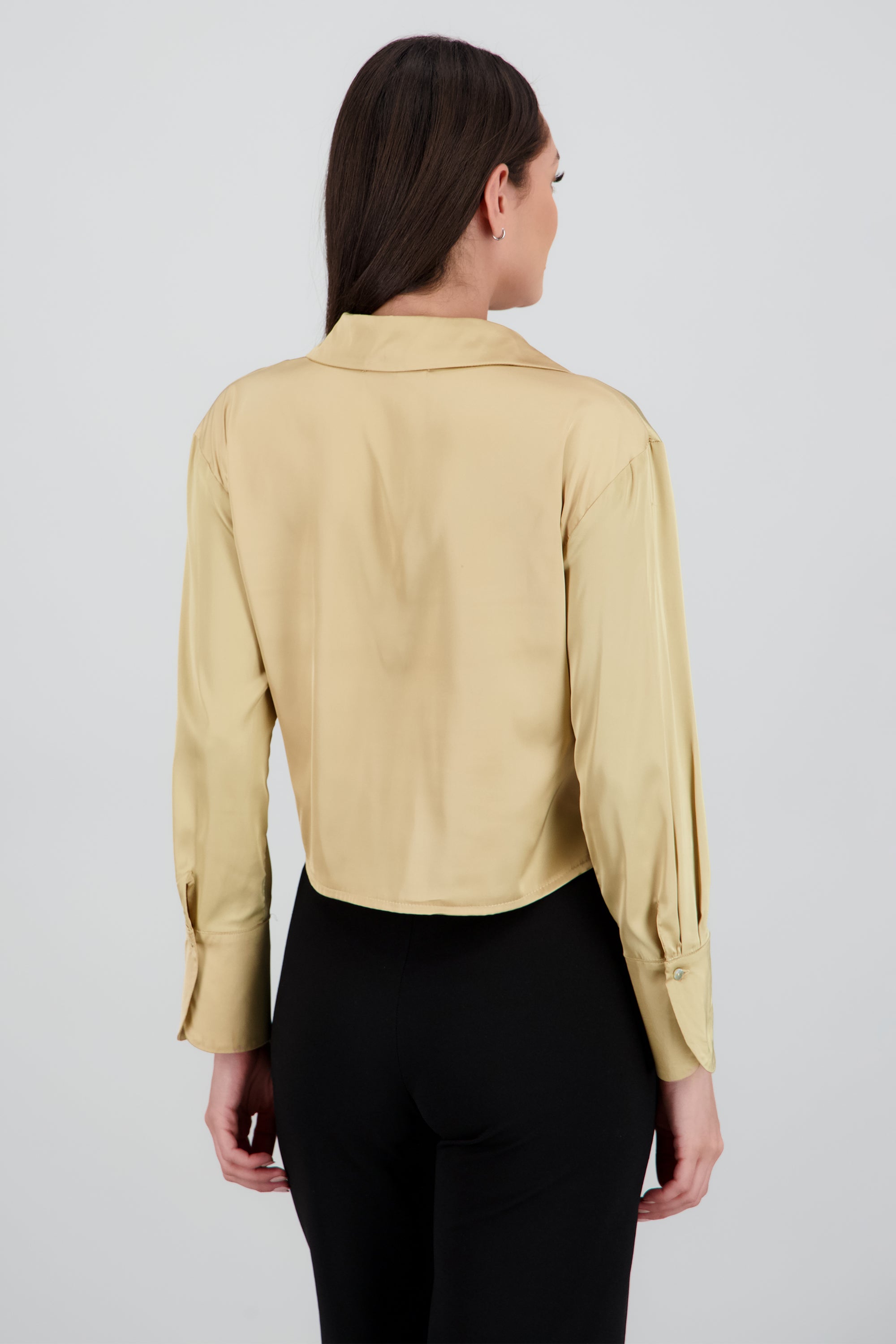 Camisa crop satinada manga larga BEIGE