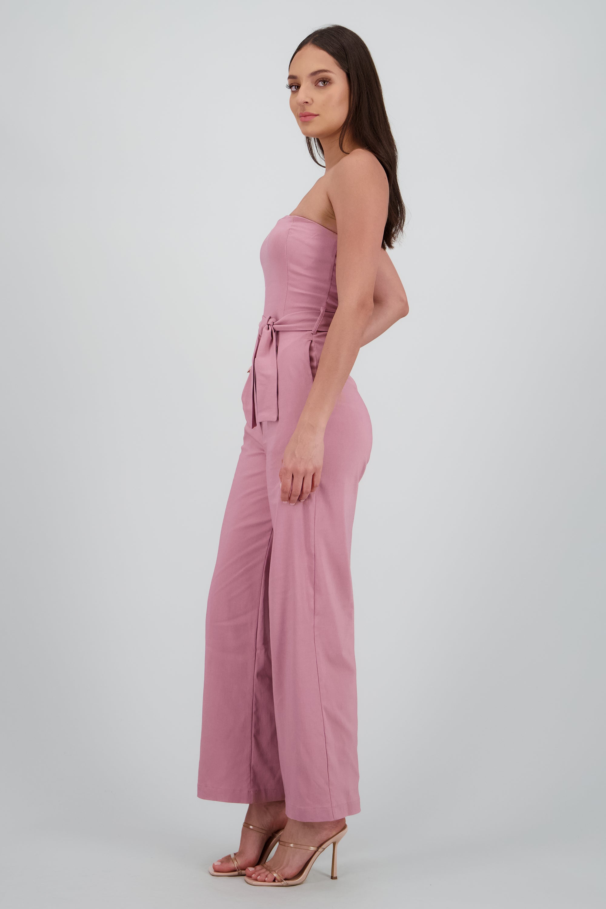 Jumpsuit strapless detalle cinturon PALO DE ROSA