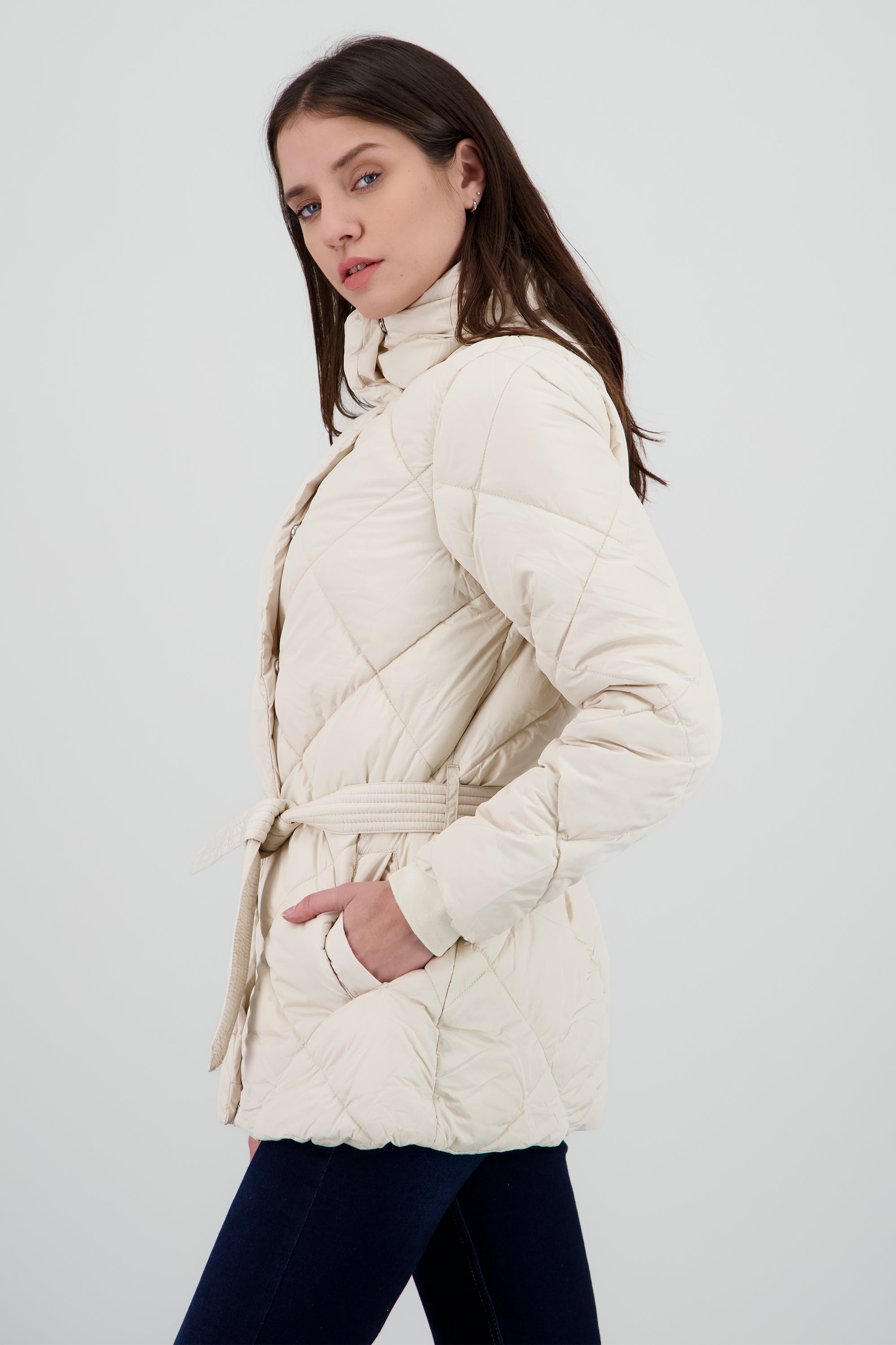 Chamarra puffer capitonada con cuello alto BEIGE