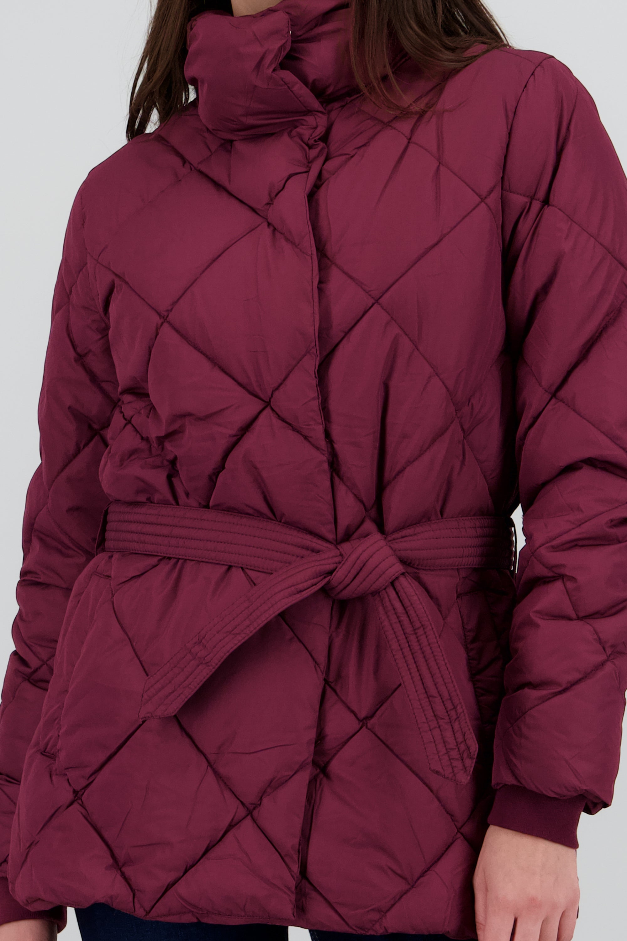 Chamarra puffer capitonada con cuello alto VINO