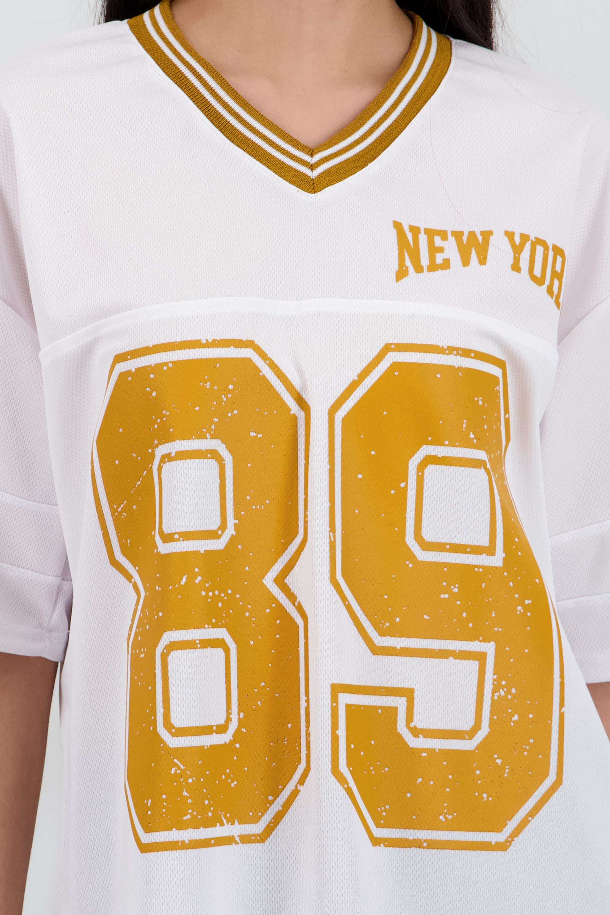 Playera oversize estampado numero MOSTAZA