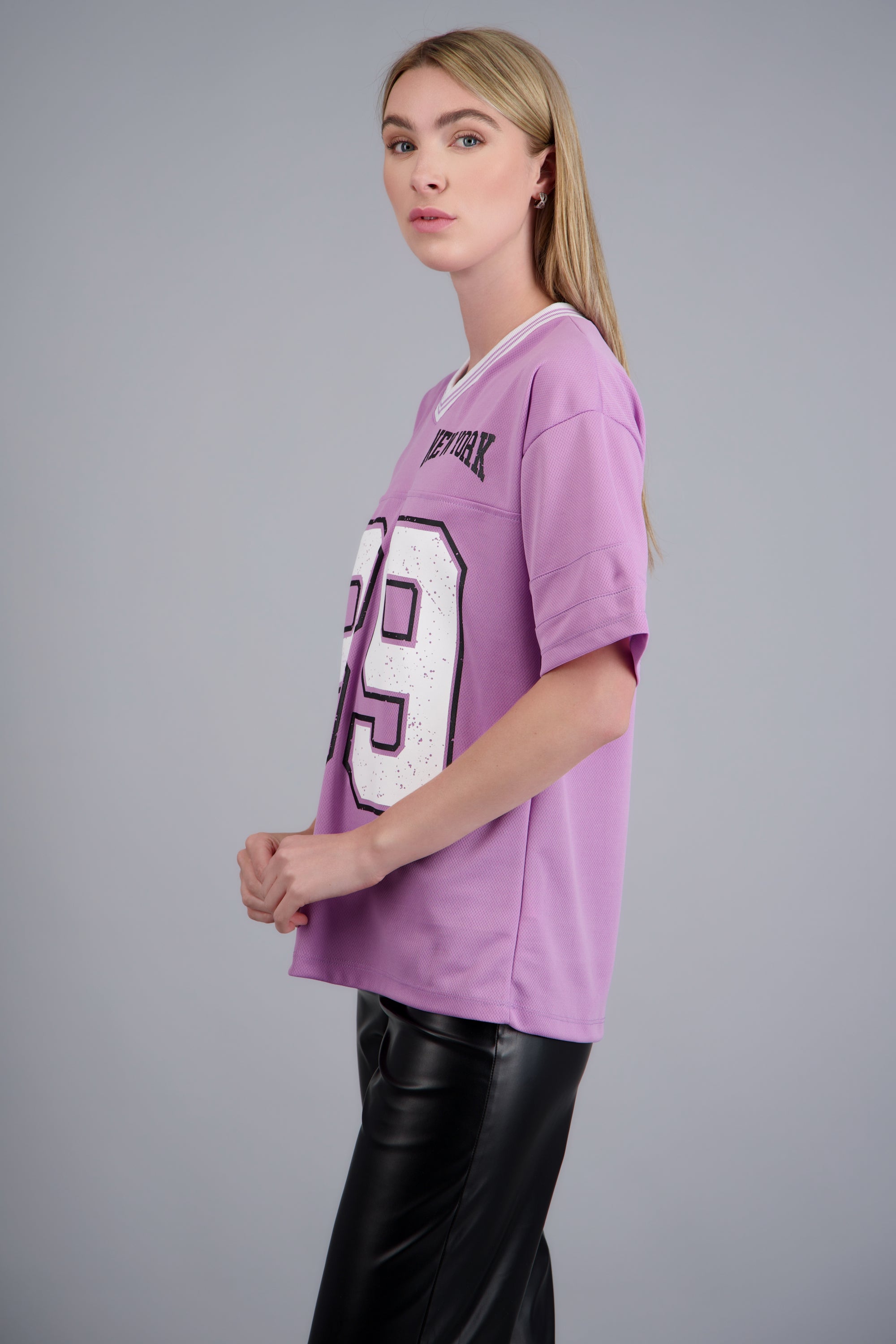 Playera oversized estampado numero LILA