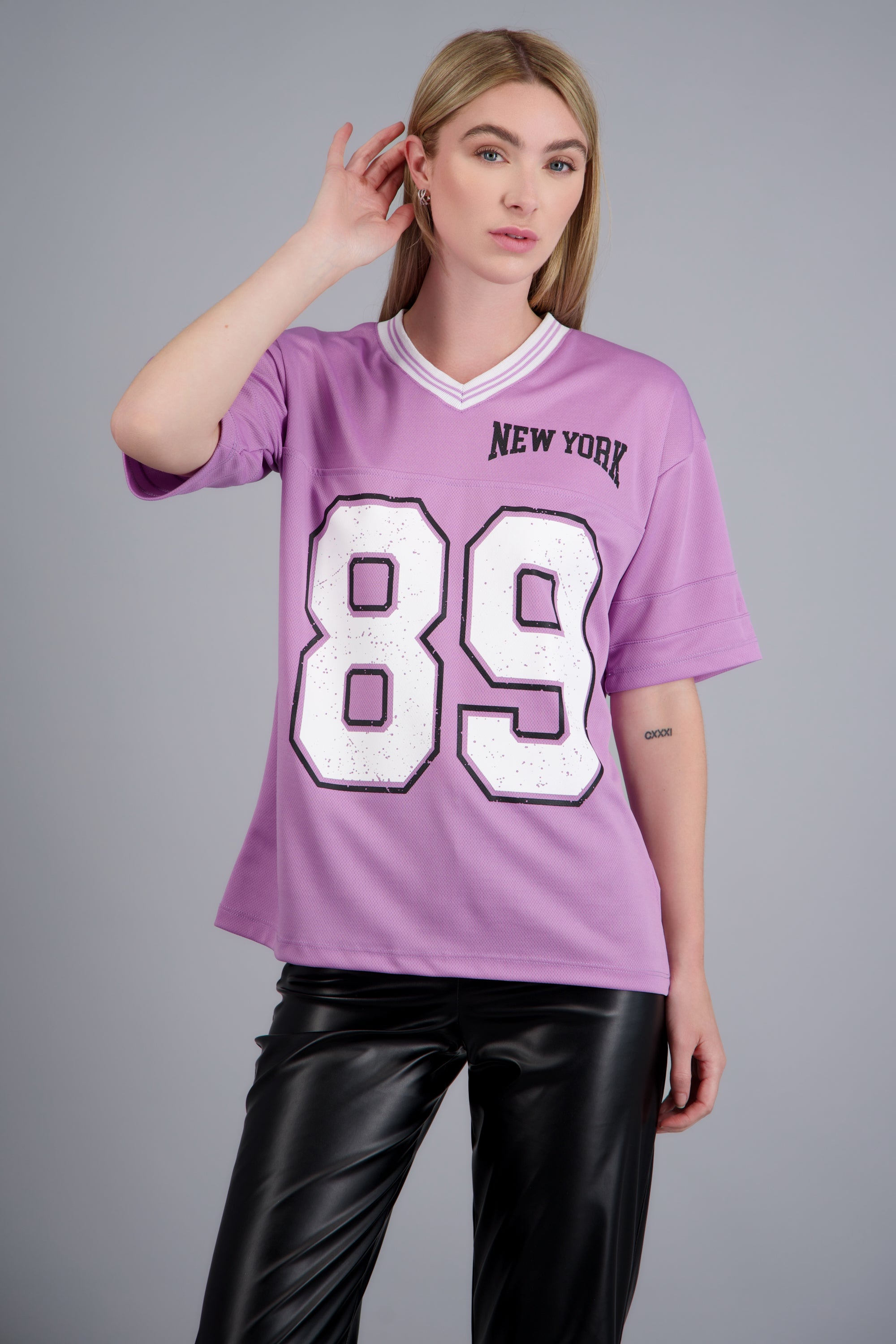 Playera oversized estampado numero LILA