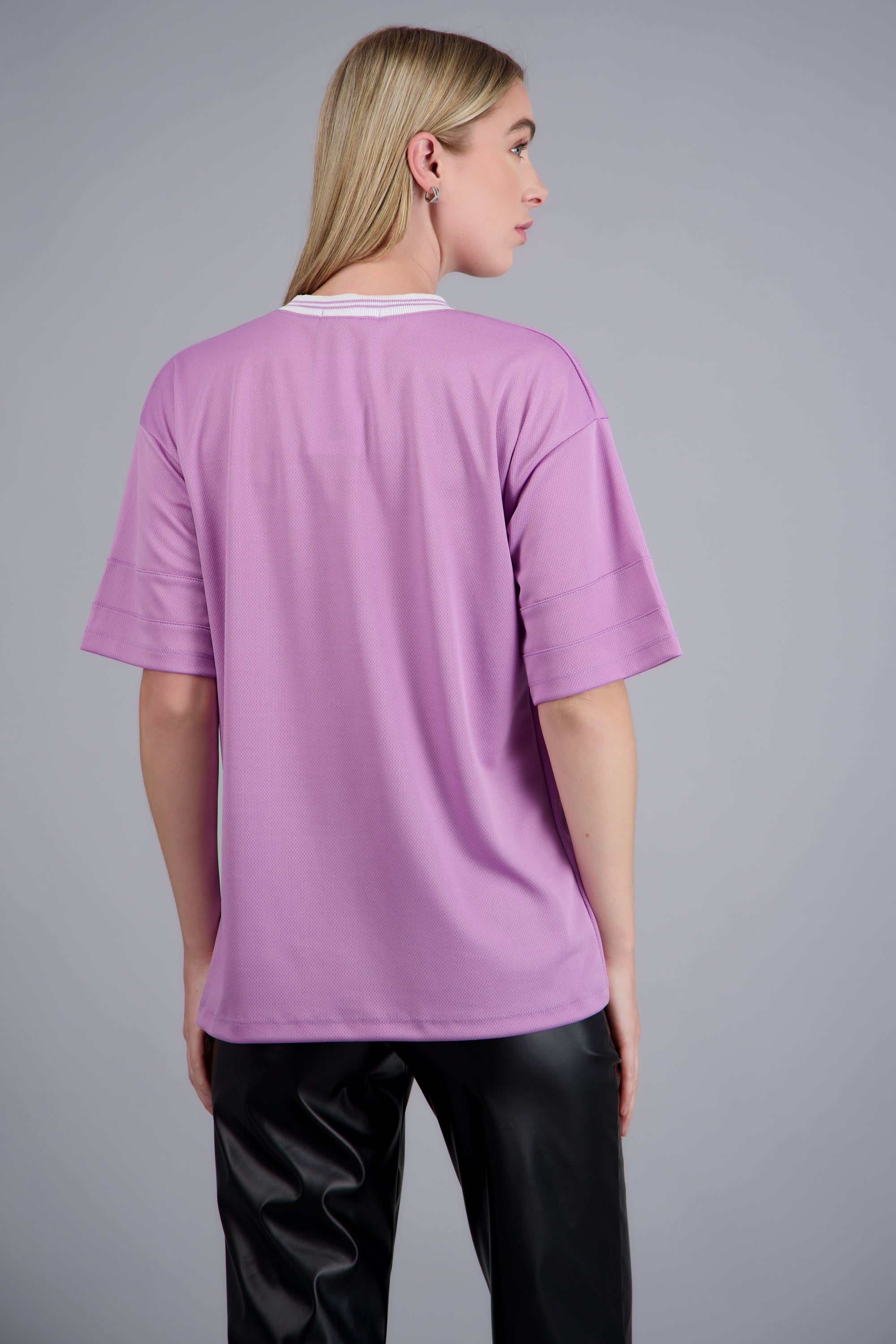 Playera oversized estampado numero LILA