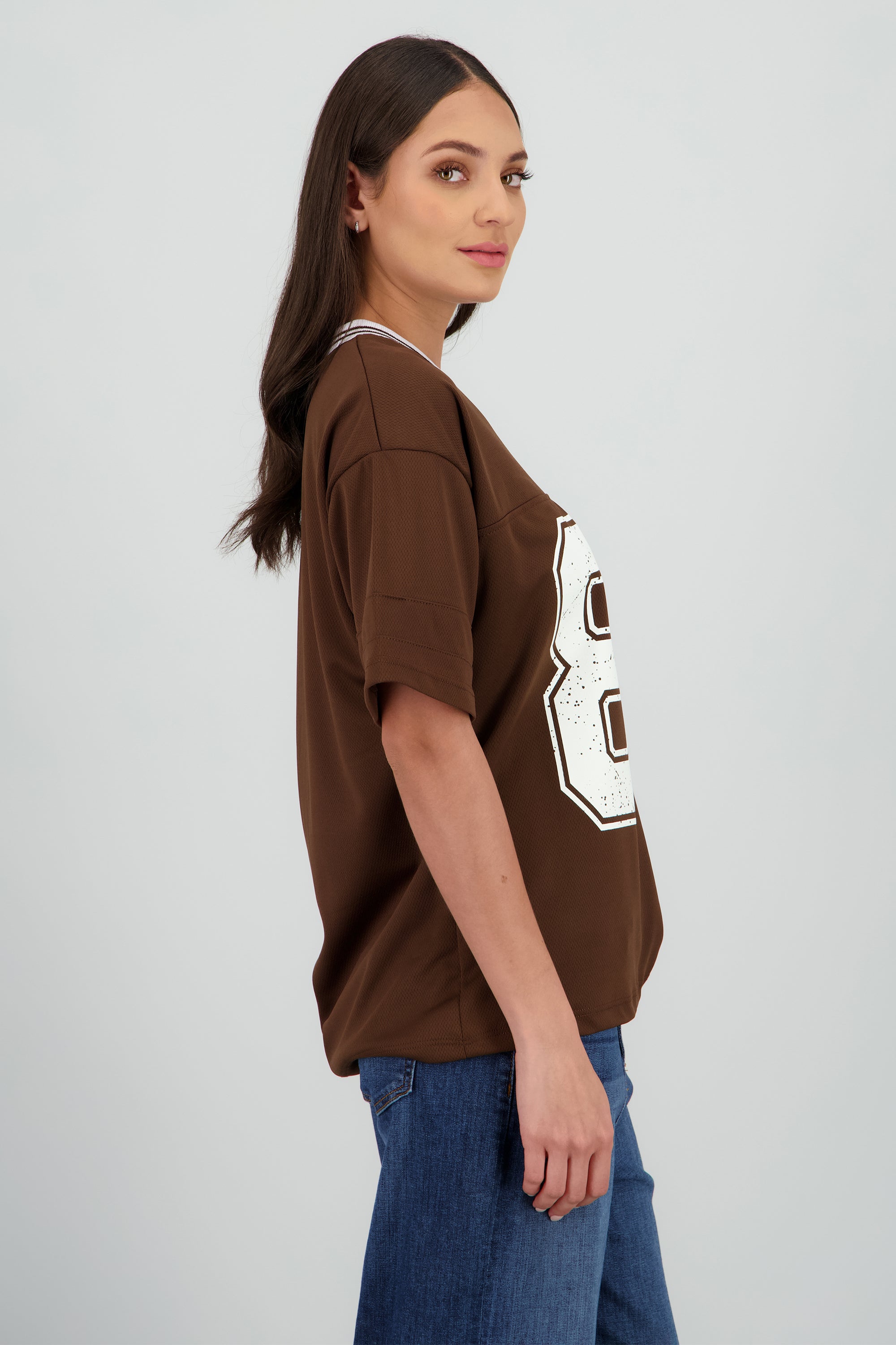 Playera oversize estampado numero CHOCOLATE