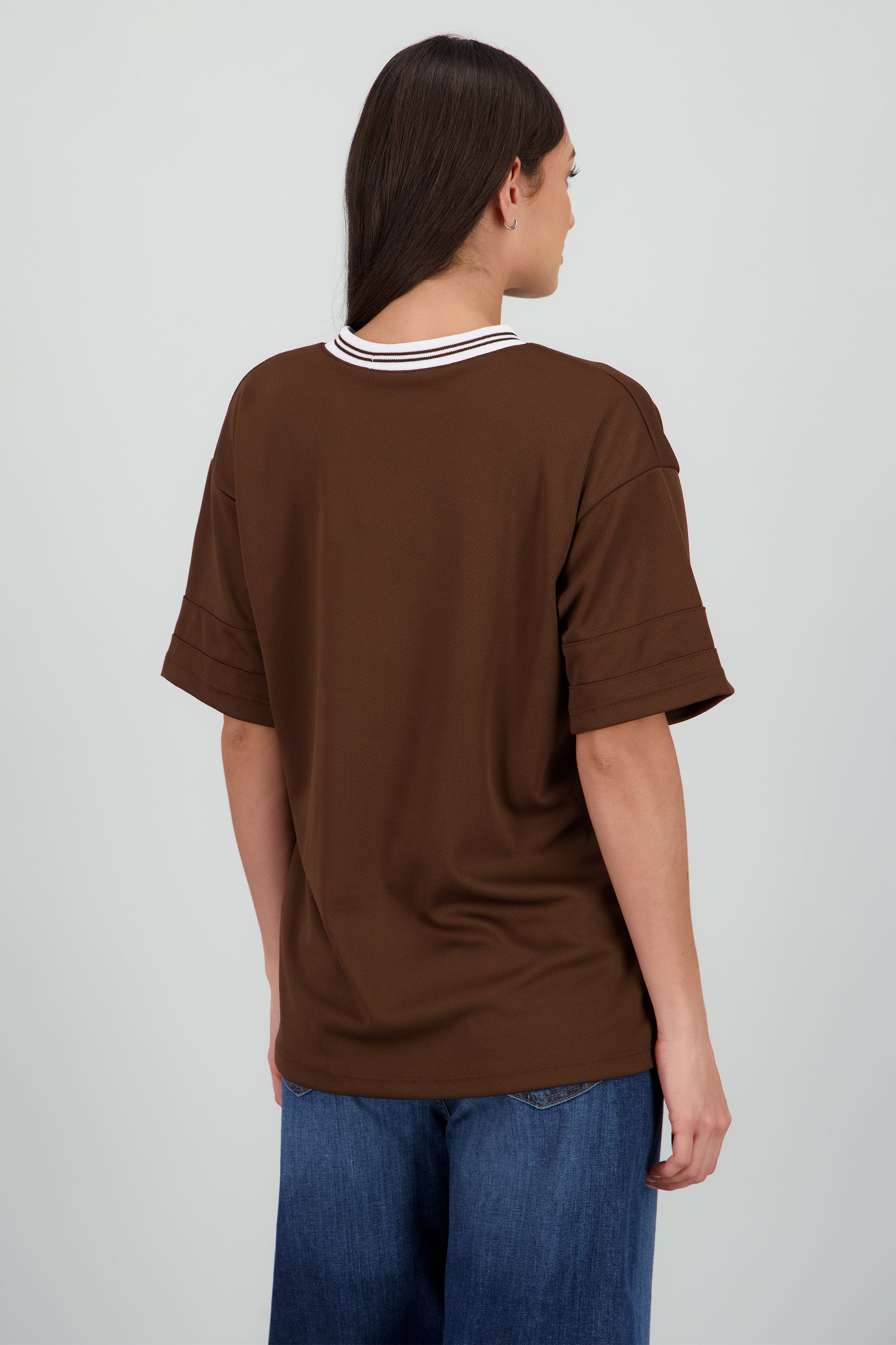Playera oversize estampado numero CHOCOLATE