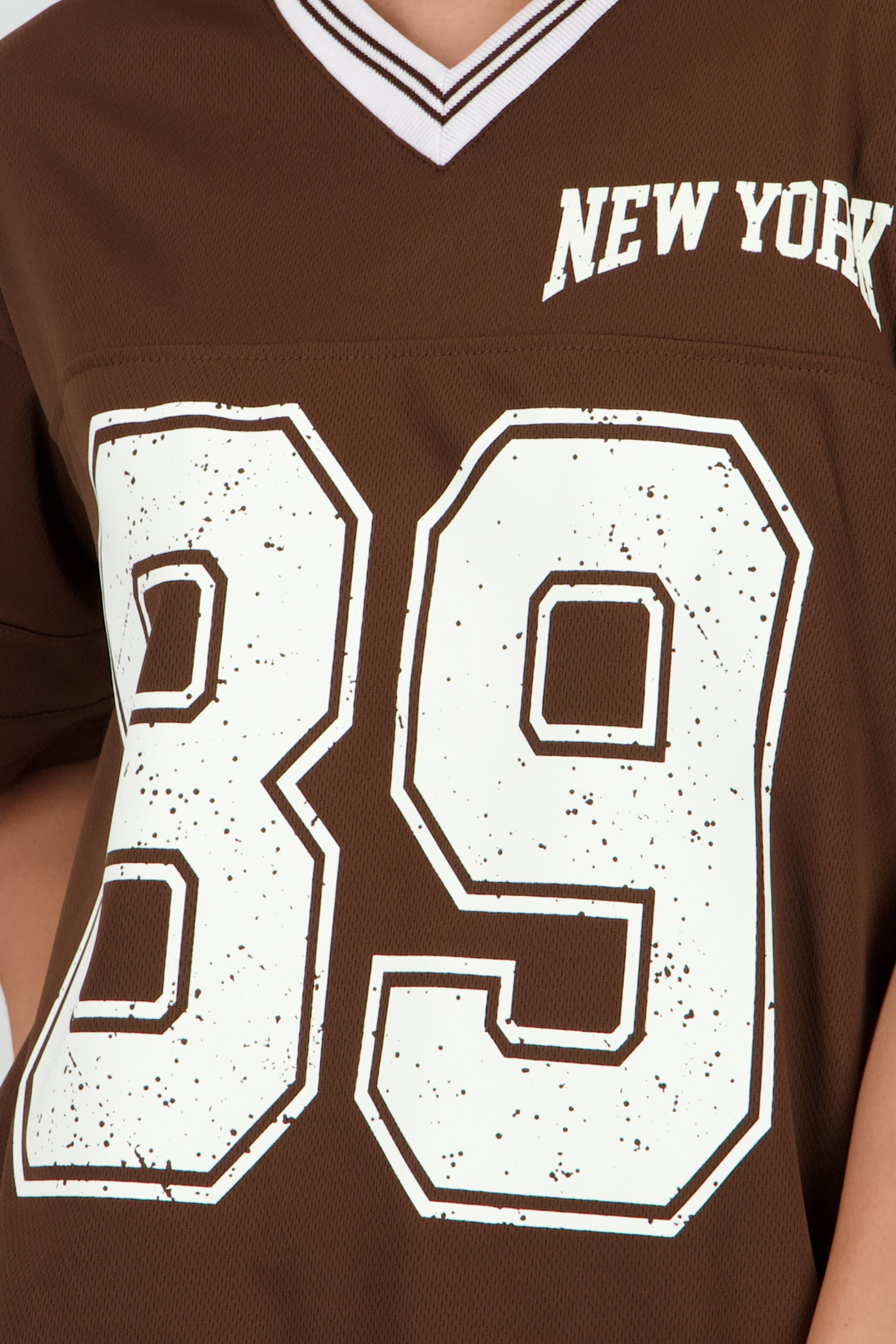 Playera oversize estampado numero CHOCOLATE