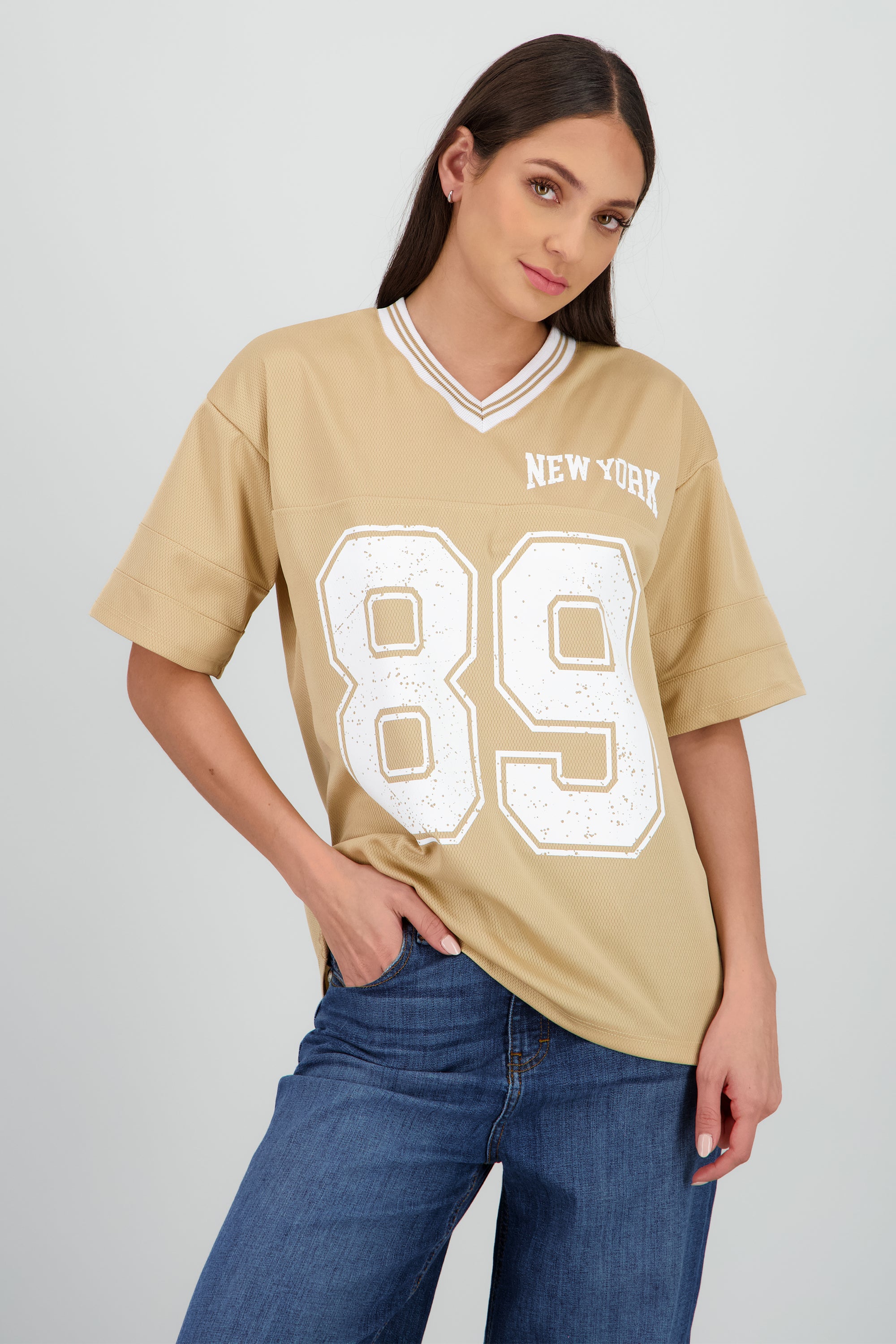Playera oversize estampado numero CAMELLO