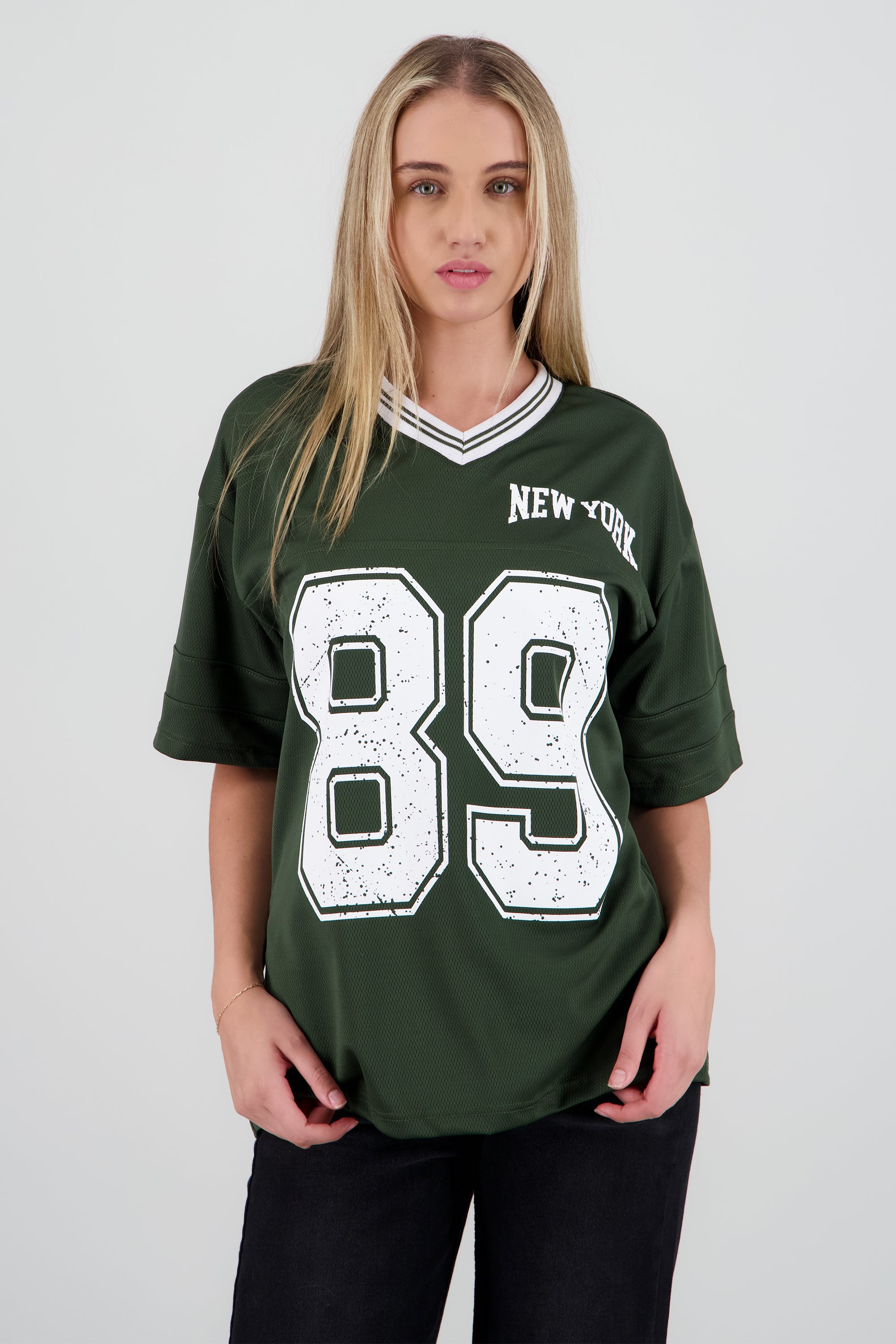 Playera oversize estampado numero OLIVO