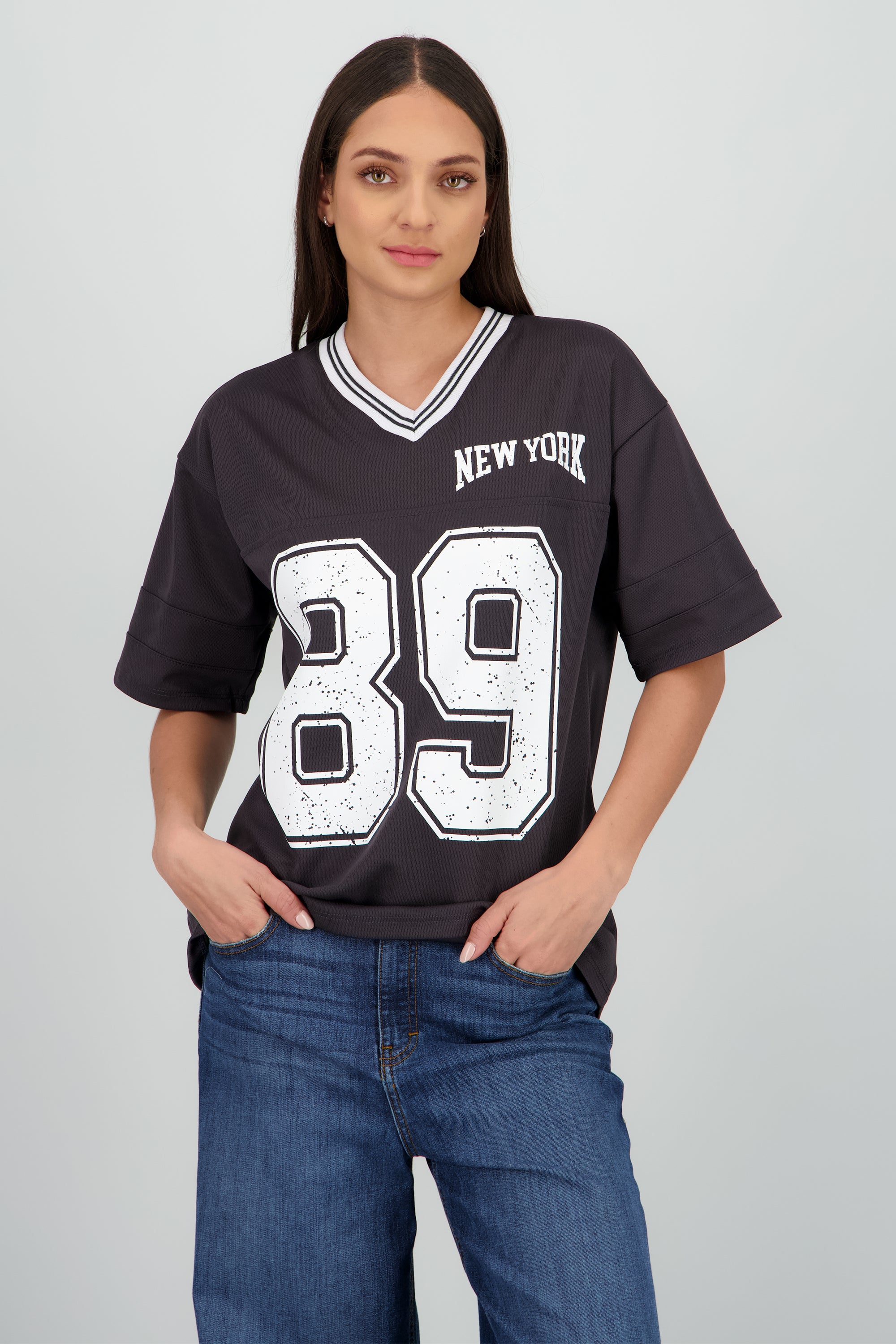 Playera oversize estampado numero GRIS OBSCURO