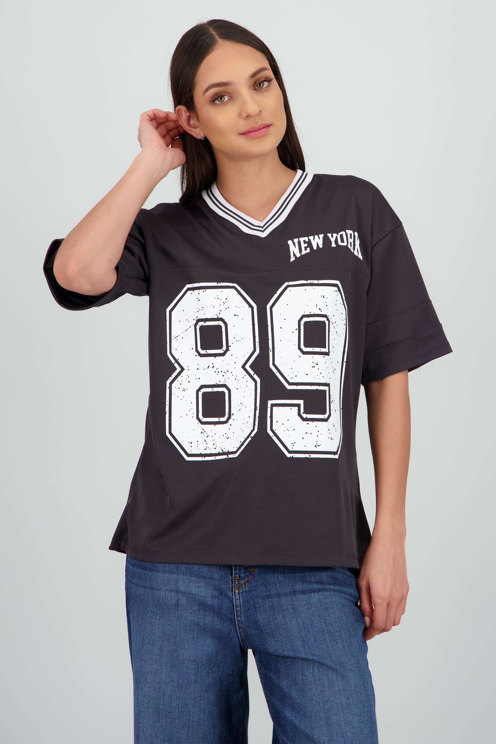 Playera oversize estampado numero GRIS OBSCURO