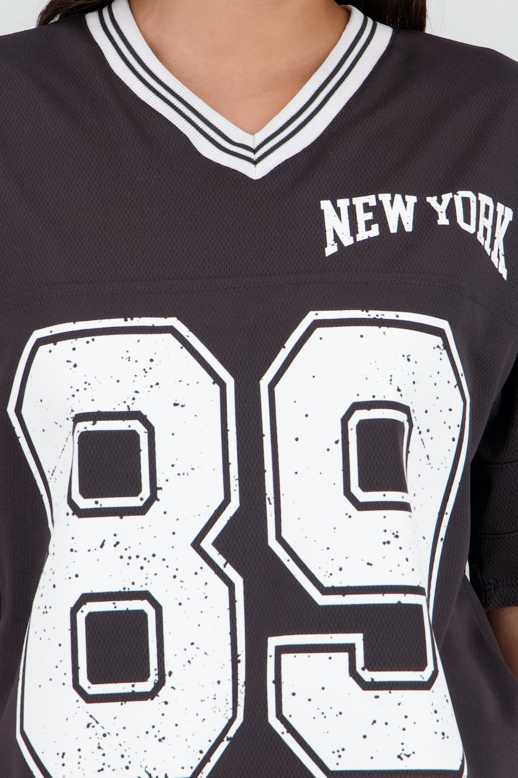 Playera oversize estampado numero GRIS OBSCURO