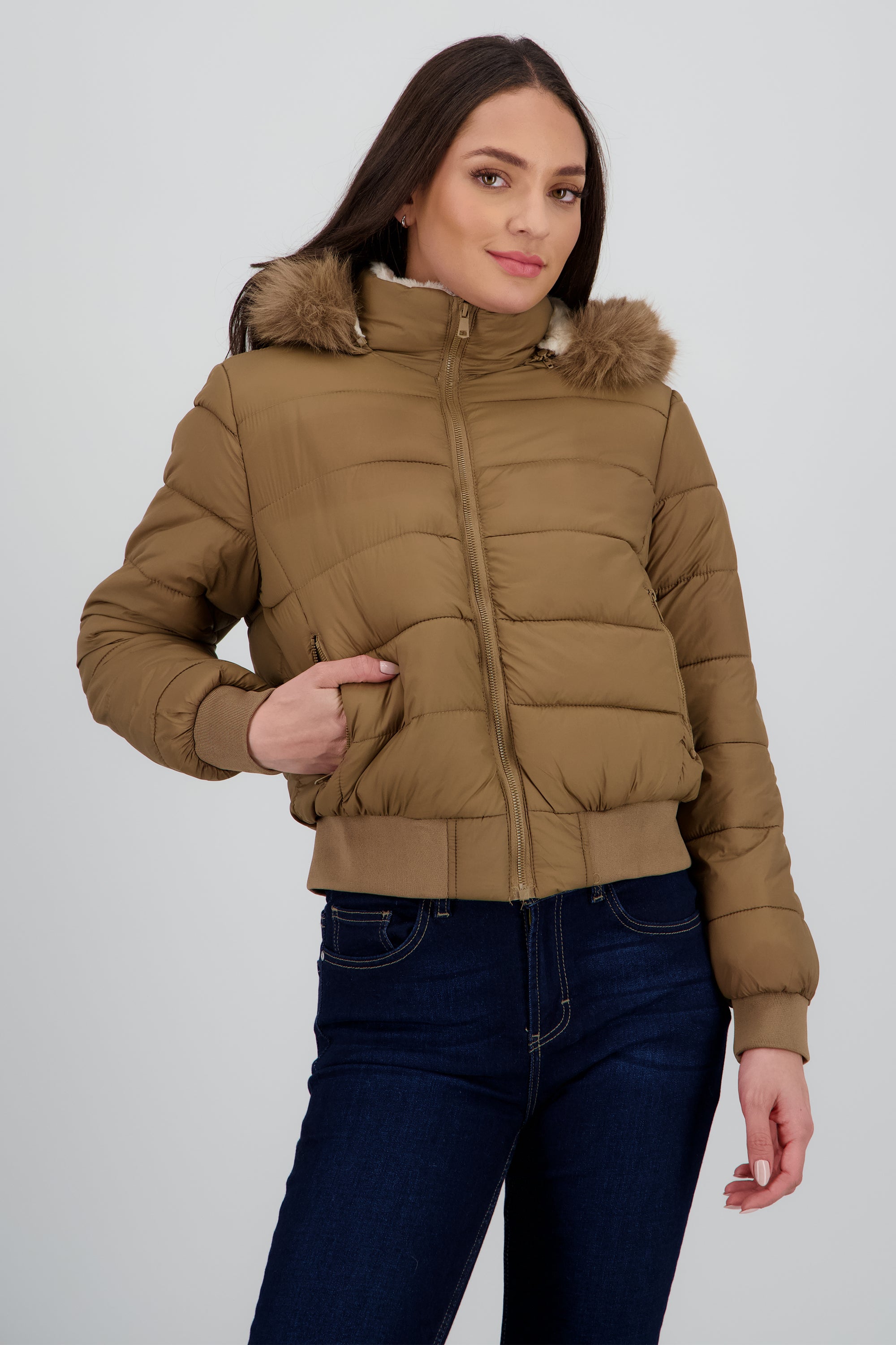 Chamarra corta con peluche en gorro KHAKI