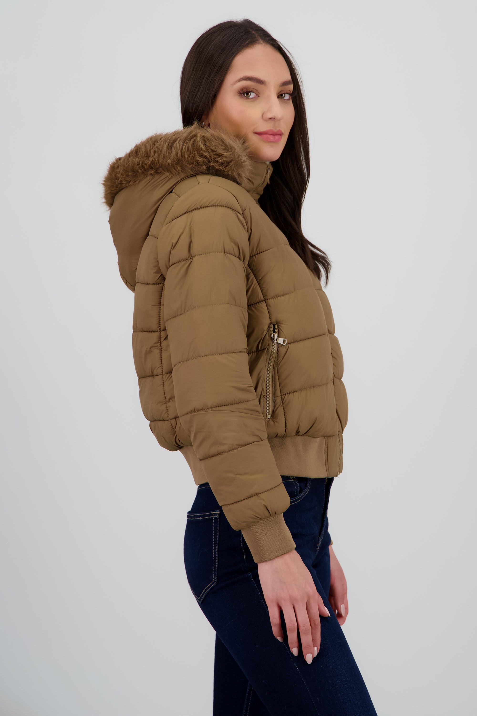 Chamarra corta con peluche en gorro KHAKI
