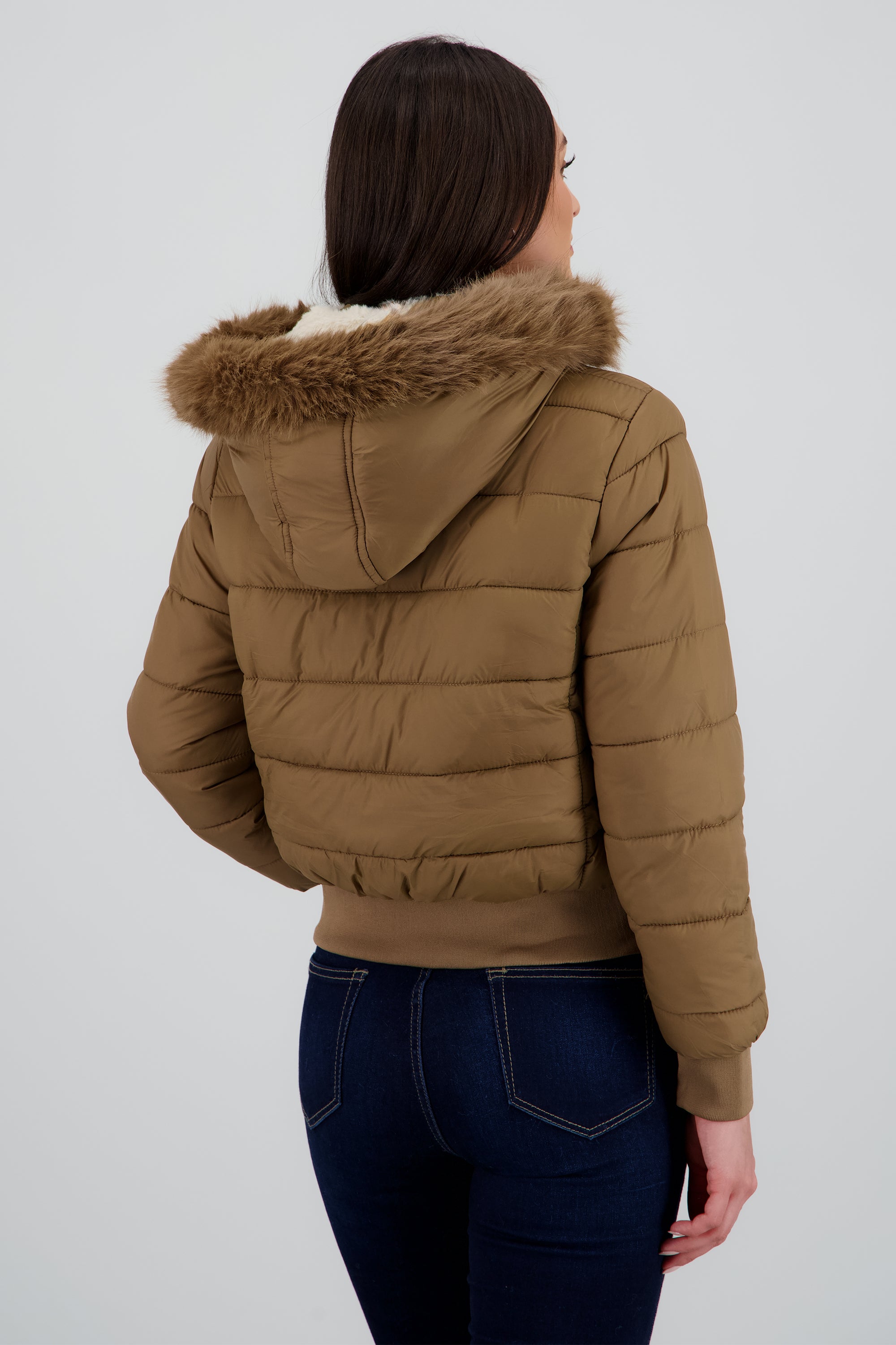 Chamarra corta con peluche en gorro KHAKI