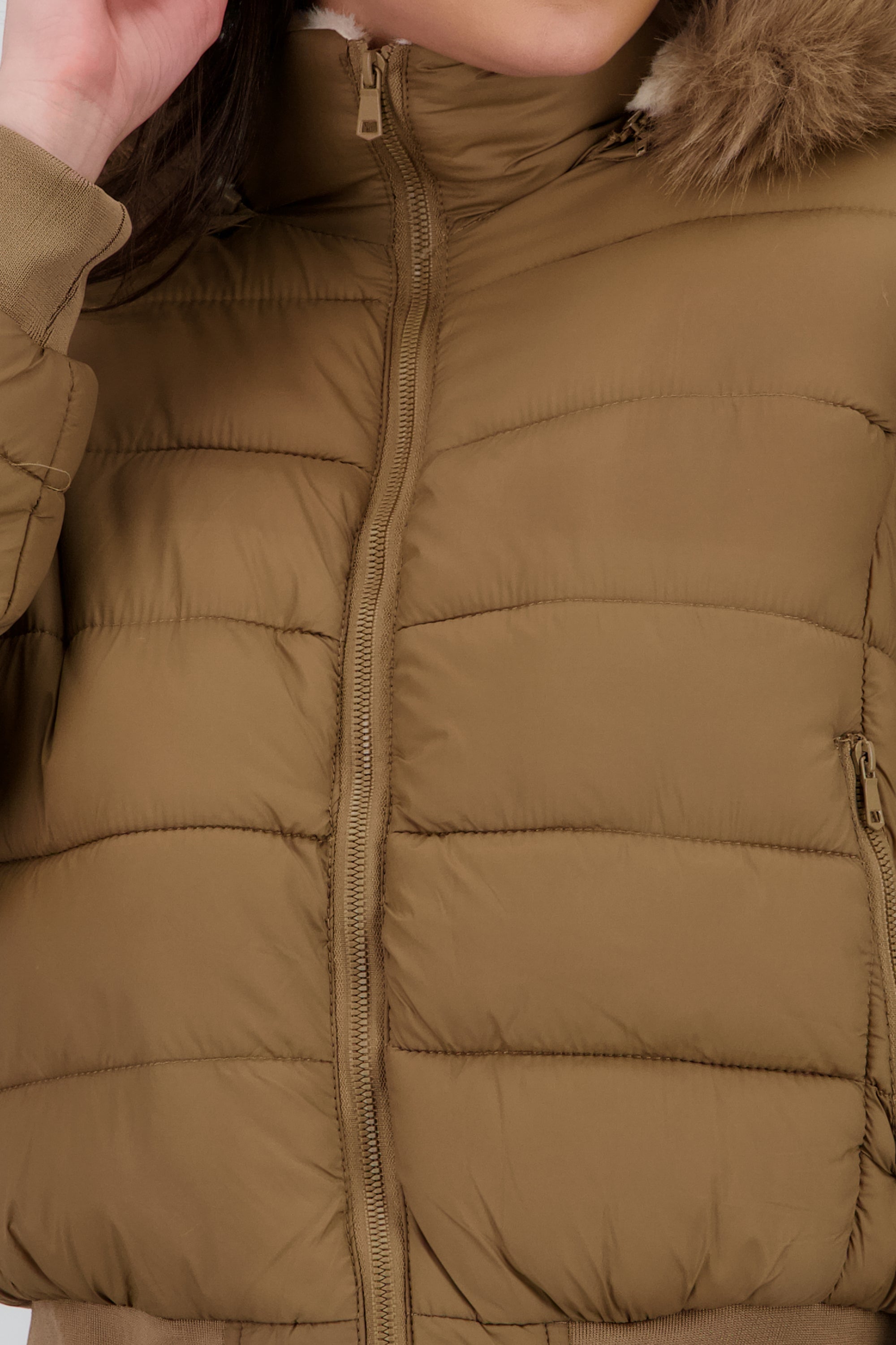 Chamarra corta con peluche en gorro KHAKI